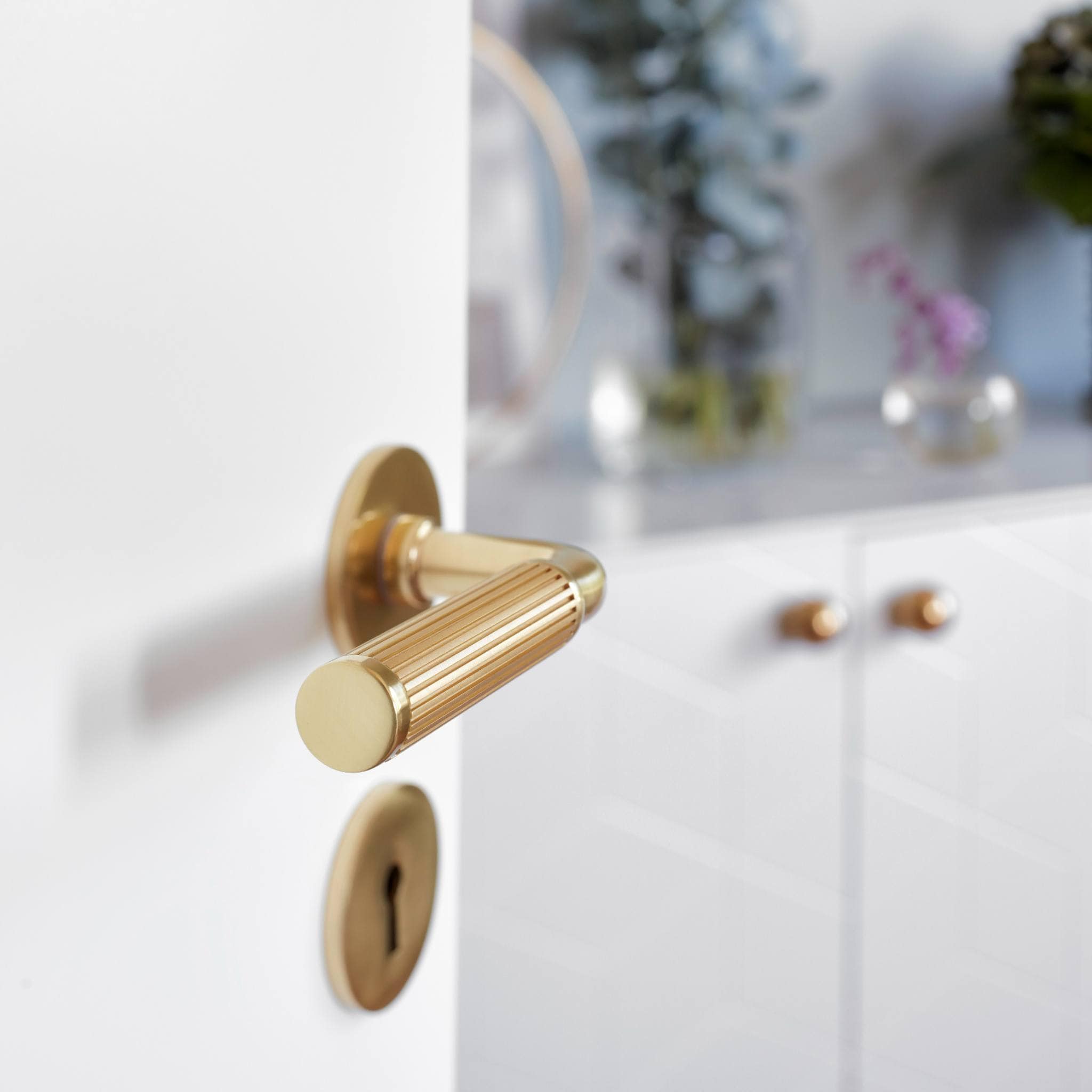 Wimbledon | Dørhåndtag i Blank Messing med Lak inkl nøgleskilte L 123 mm (C/C 30 mm) Habo HB-18016 FINICC