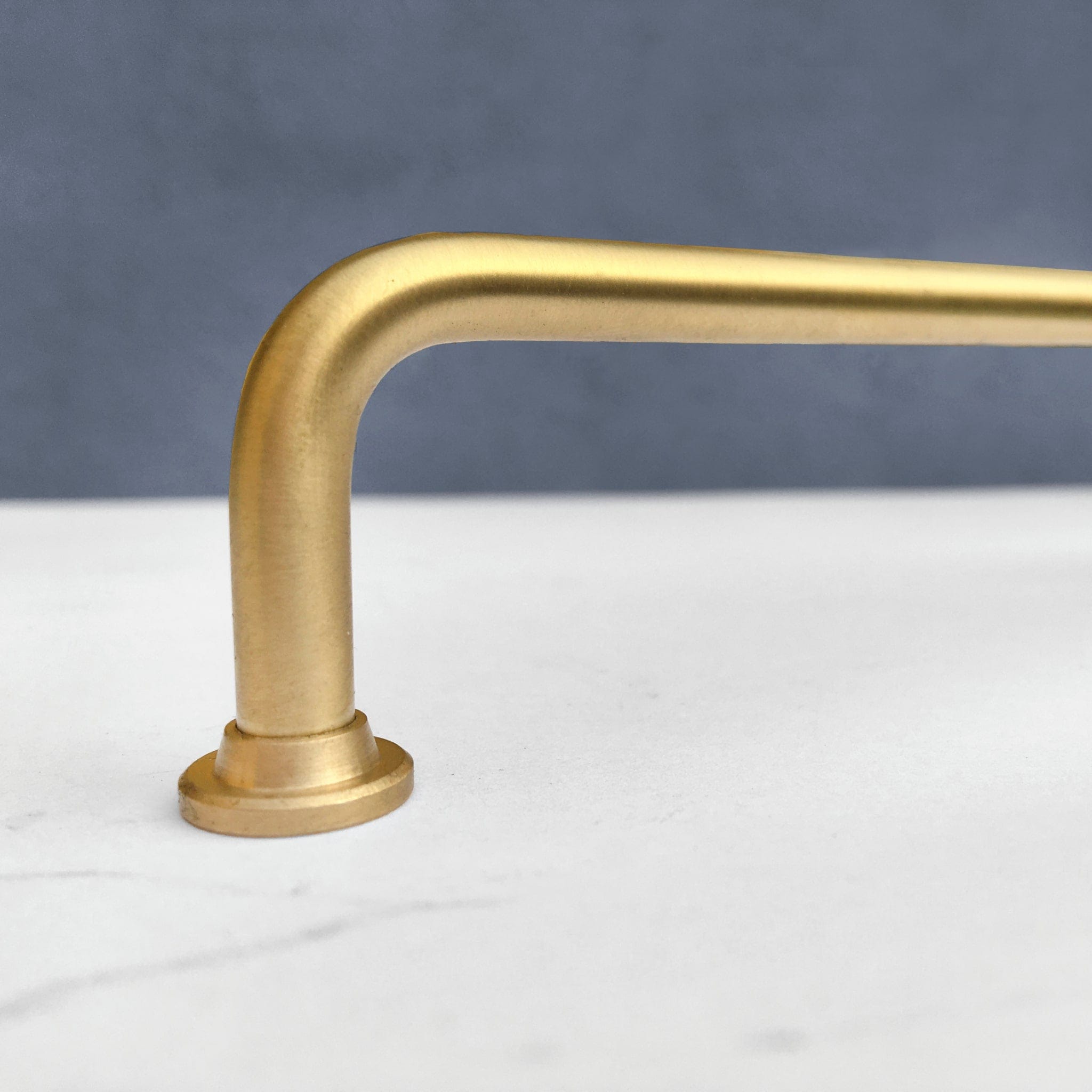 1353 | Greb i Børstet Messing med Lak Sibes FINICC