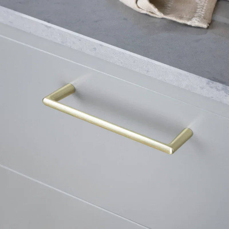 Bob | Greb i Børstet Messing L 173 mm (C/C 160 mm) Beslag Design BD-339441-11 FINICC