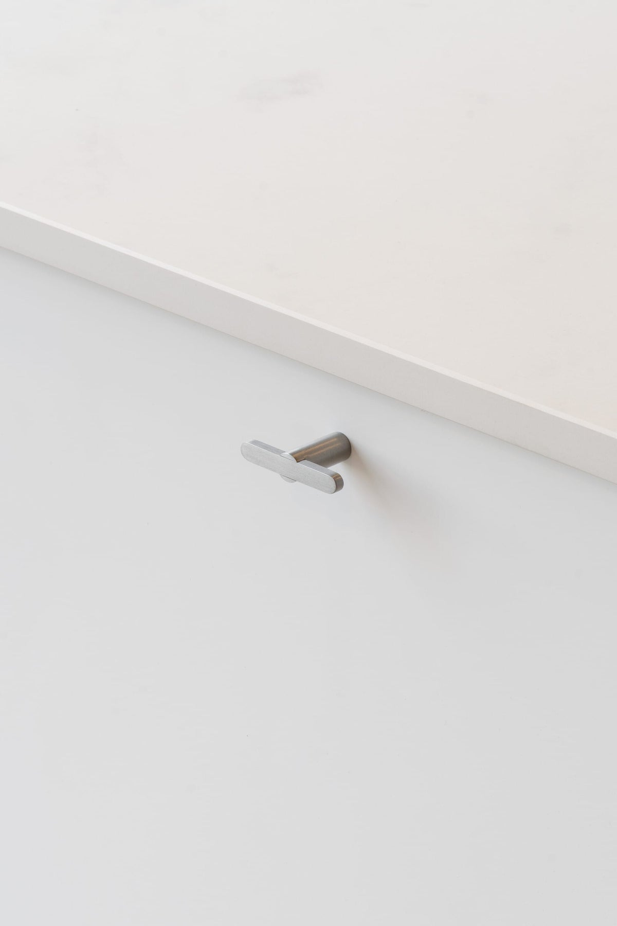 Flow | T-Greb i Rustfrit Stål finish L 50 mm x D 30 mm Beslag Design BD-343571-11 FINICC