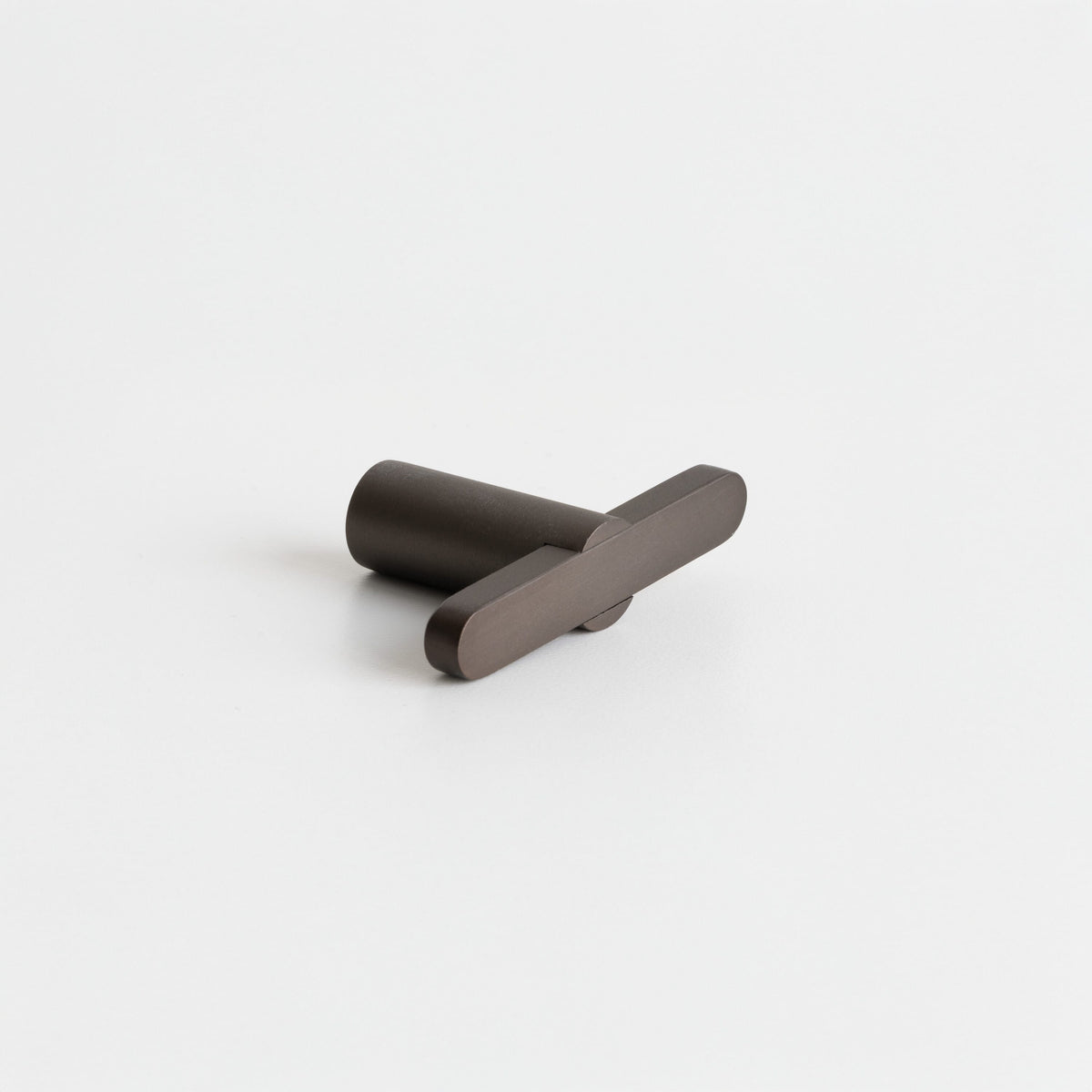 Flow | T-Greb i Bruneret Messing L 50 mm x D 30 mm Beslag Design BD-343572-11 FINICC