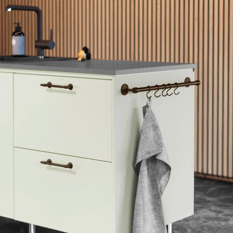 Aveny | Køkkenstang i Bruneret Messing Beslag Design BD-948003-41 FINICC