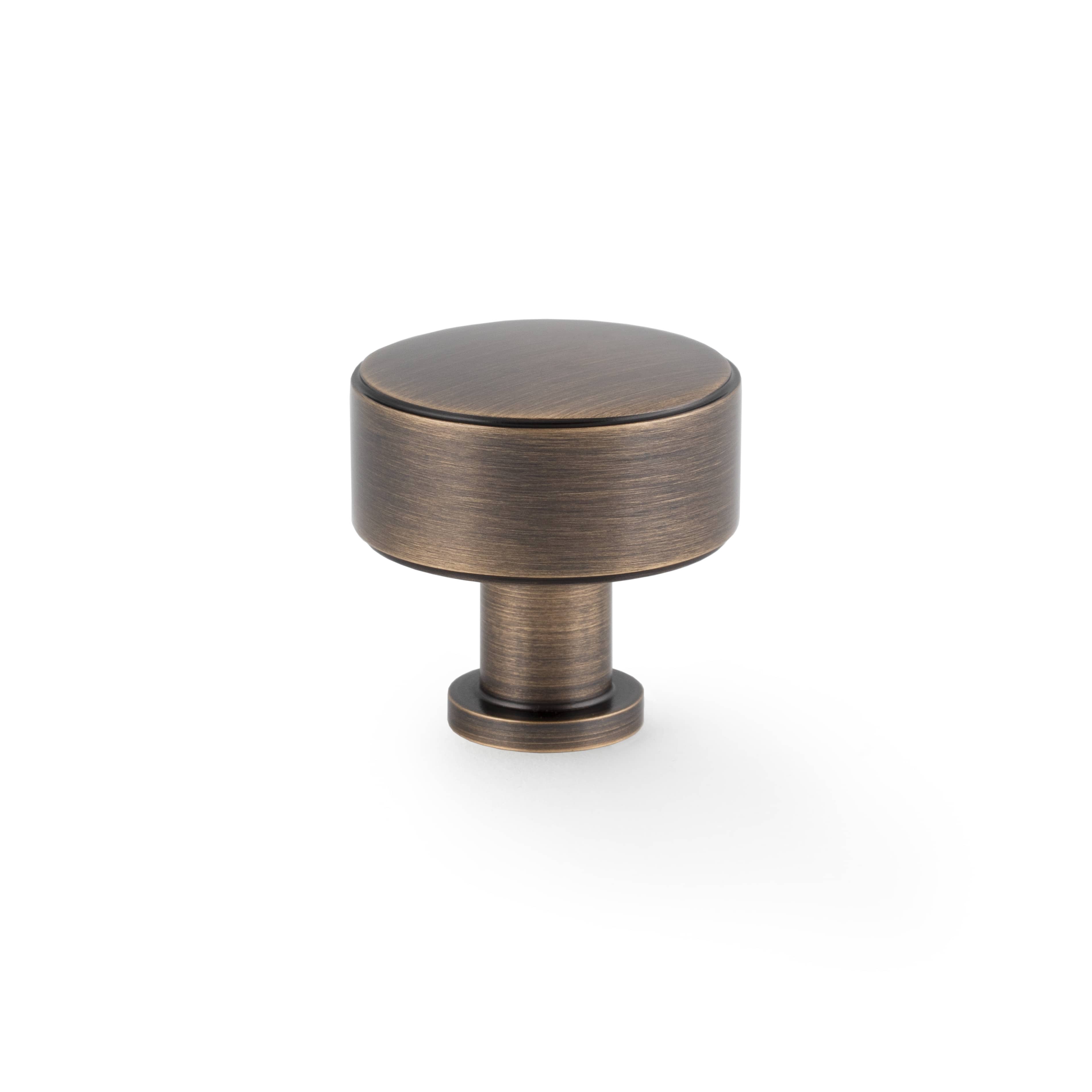 Lucia Plain | Knop i Antik Messing Ø 35 mm x D 35 mm Alexander and Wilks AW807P-35-AB FINICC