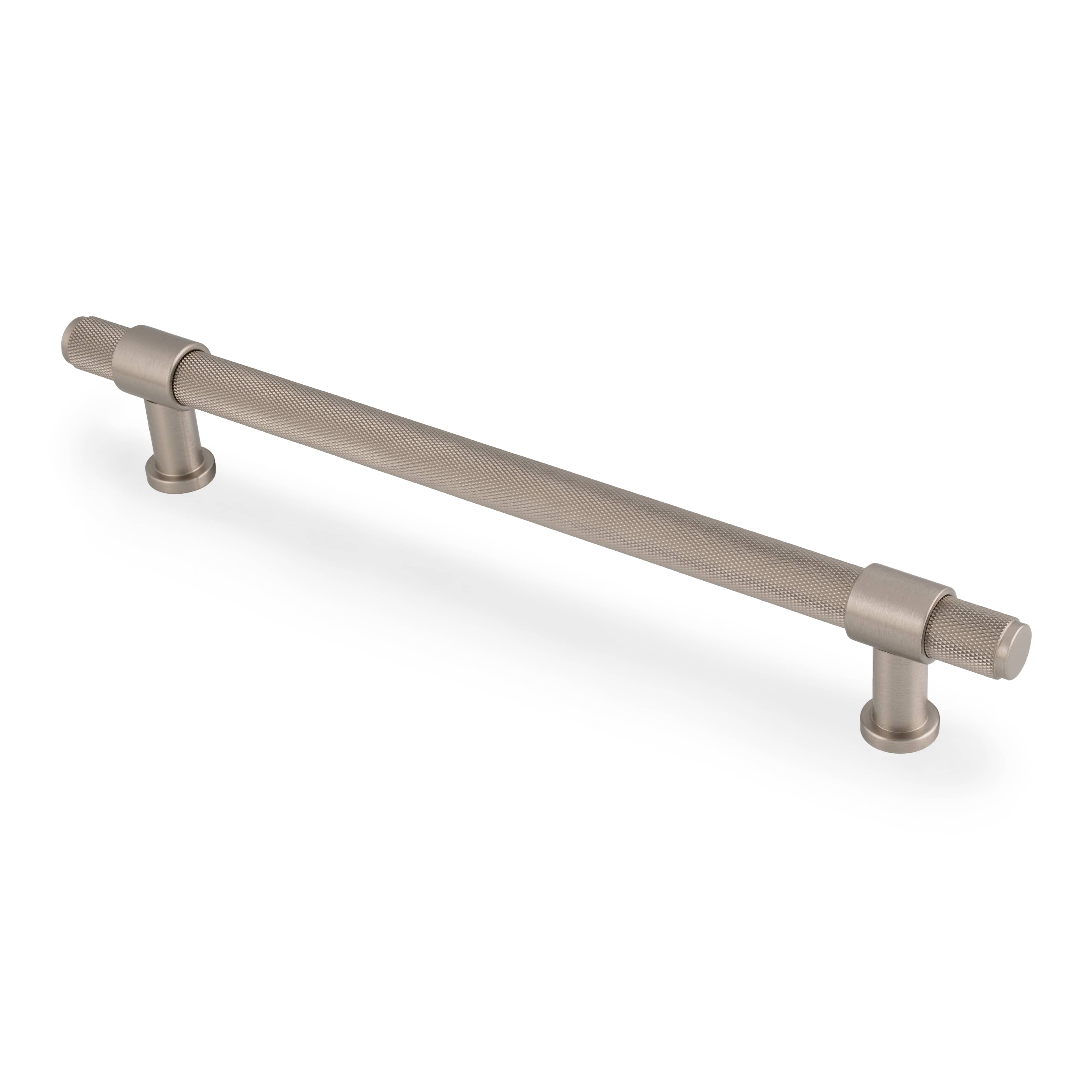 Kingston Cross | Greb i Rustfri Stål finish L 284 mm (C/C 224 mm) Alexander and Wilks AW839-224-SNPVD FINICC