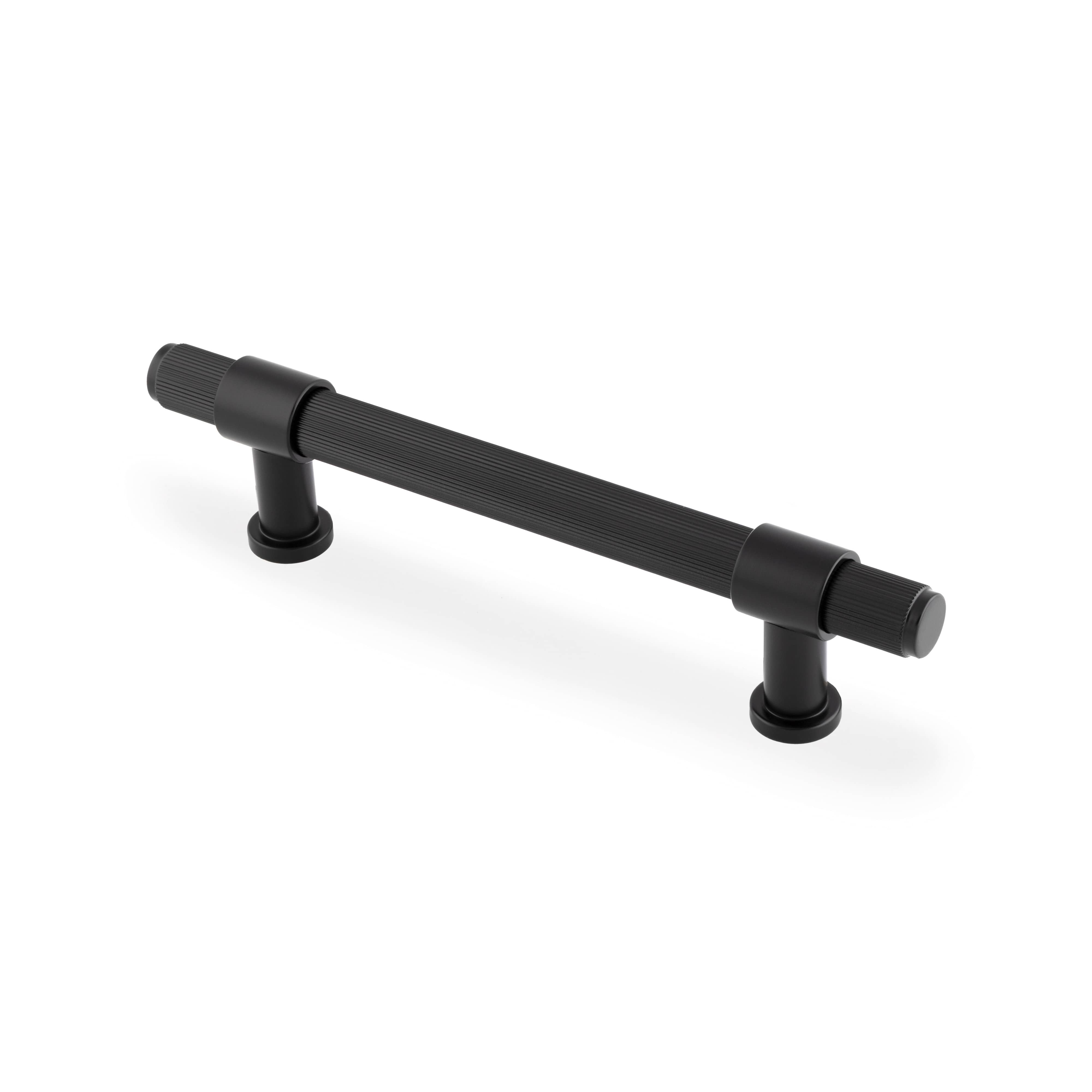 Kingston Reeded | Greb i Sort L 188 mm (C/C 128 mm) Alexander and Wilks AW839R-128-BL FINICC