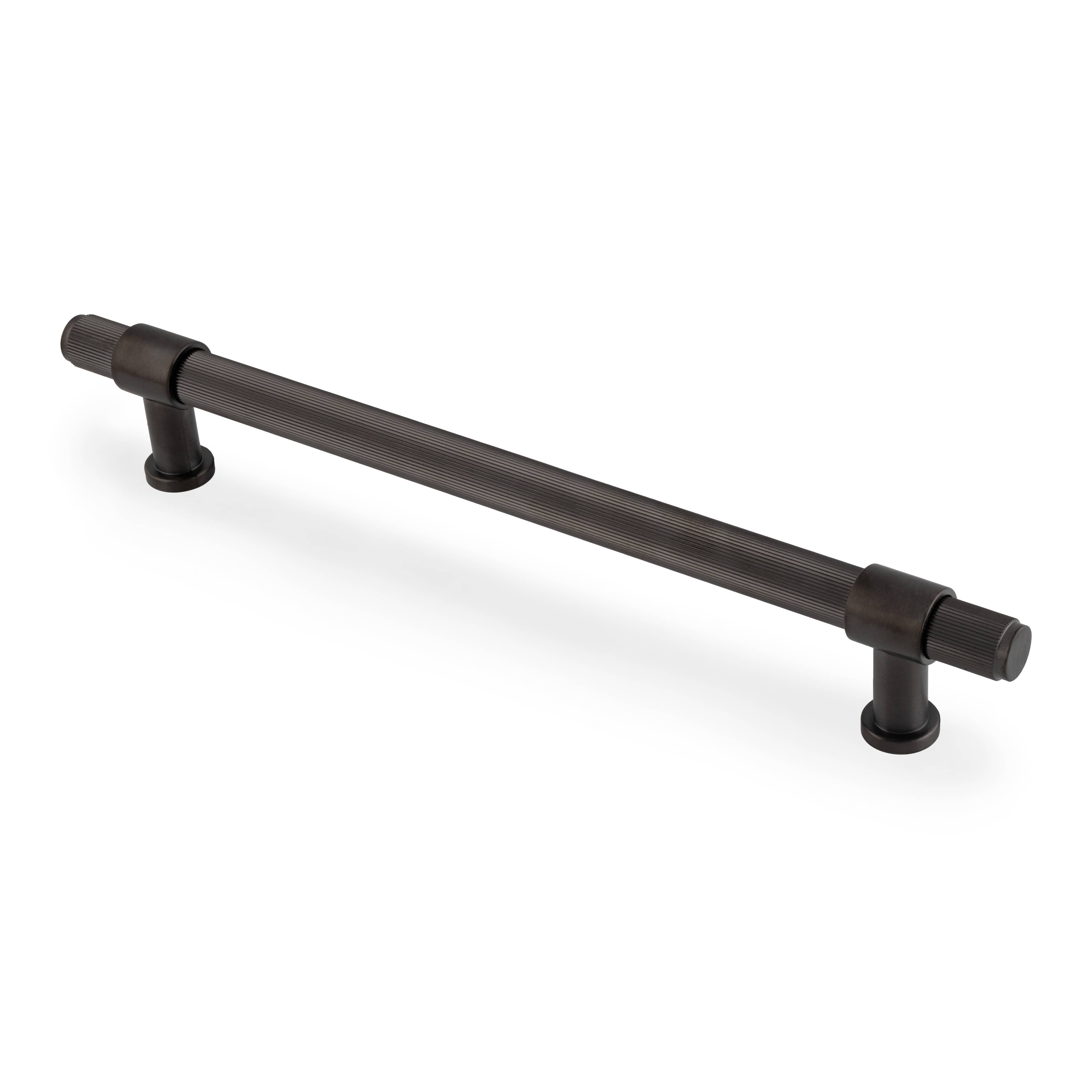 Kingston Reeded | Greb i Dark Bronze L 284 mm (C/C 224 mm) Alexander and Wilks AW839R-224-DBZPVD FINICC