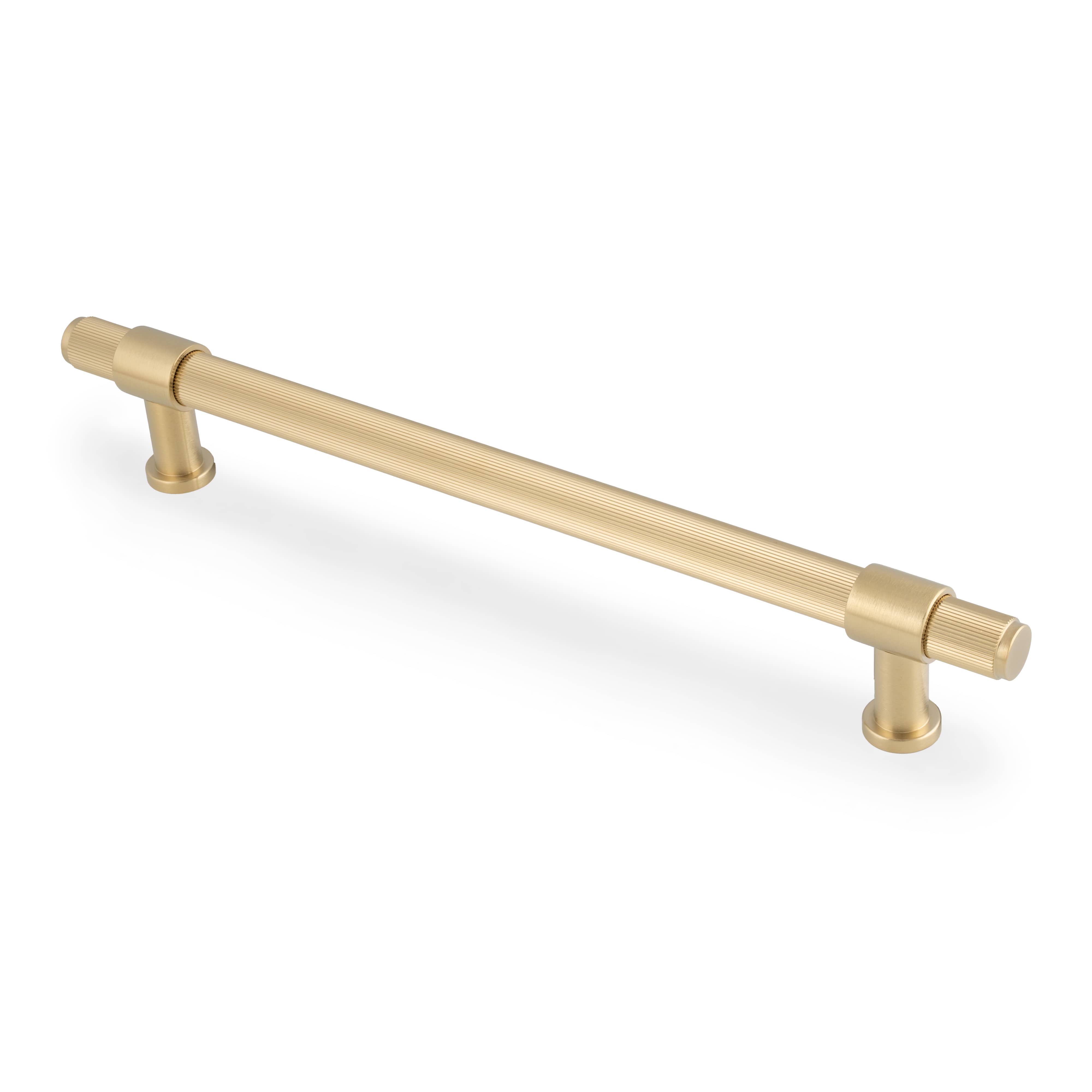 Kingston Reeded | Greb i Børstet Messing med Lak L 284 mm (C/C 224 mm) Alexander and Wilks AW839R-224-SBPVD FINICC