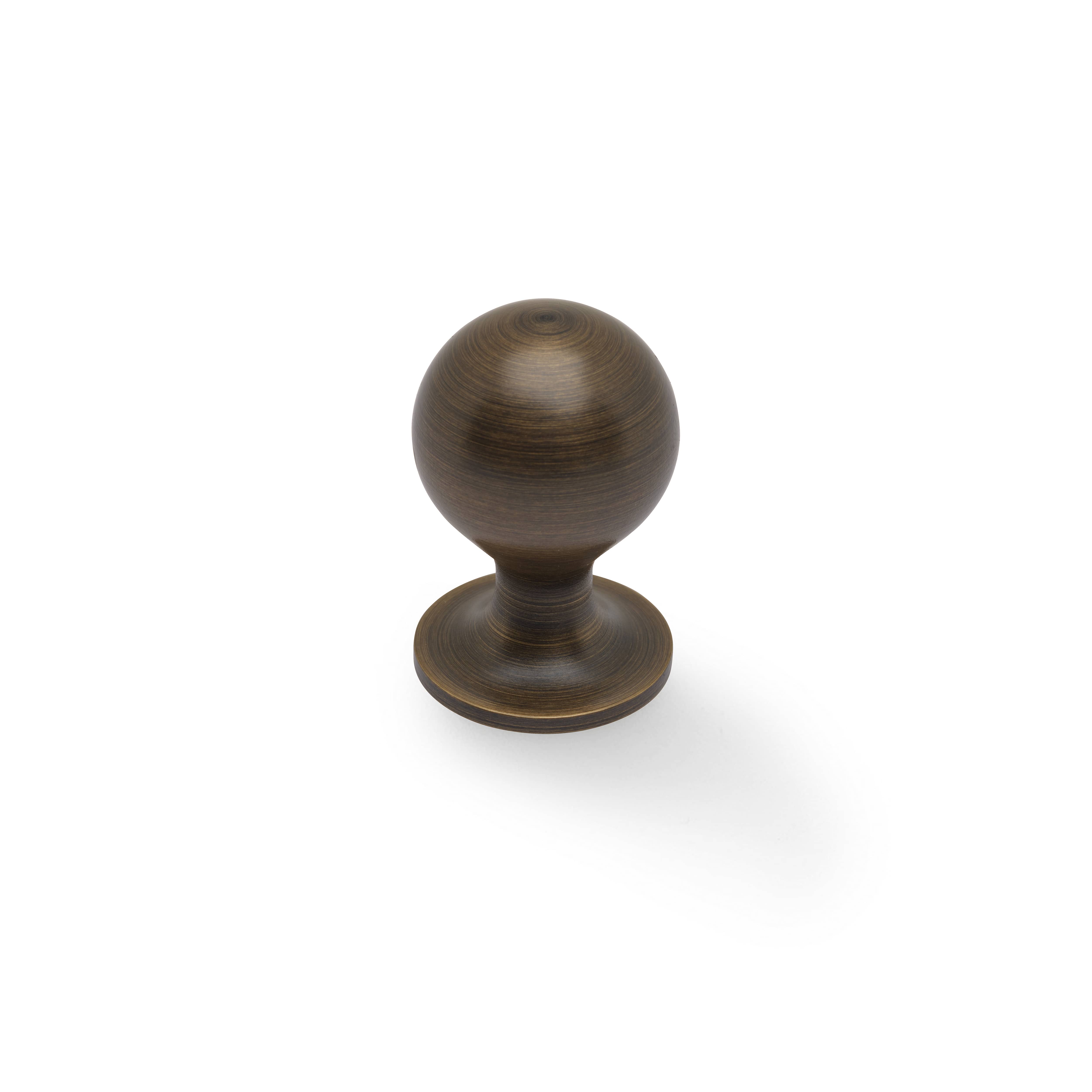 Caesar Plain | Knop i Antik Messing Alexander & Wilks FINICC