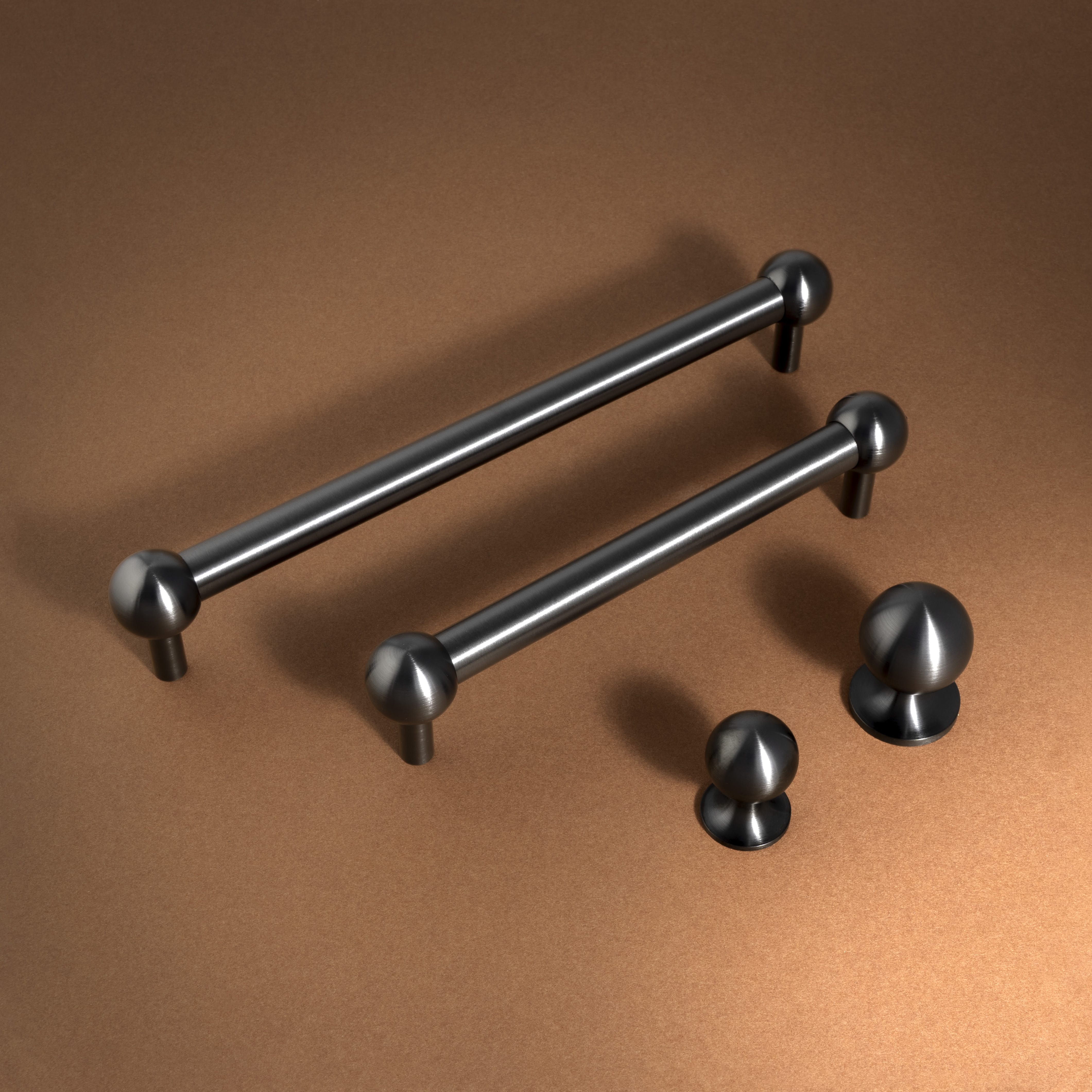 Caesar Plain | Greb i Børstet Dark Bronze Alexander & Wilks FINICC