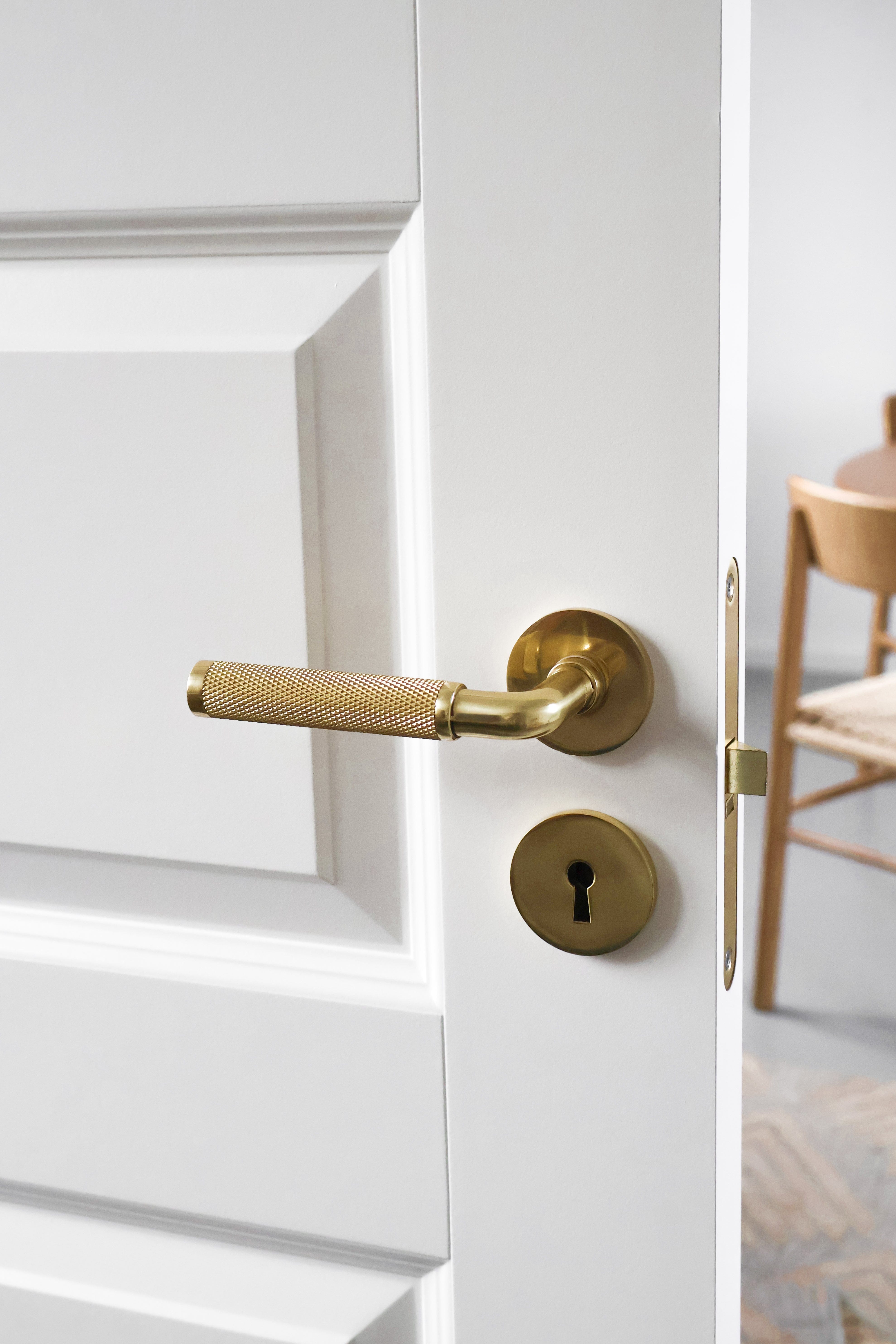 Lexington | Dørhåndtag i Blank Messing med Lak inkl nøgleskilte L 124 mm (C/C 30 mm) Habo HB-18014 FINICC