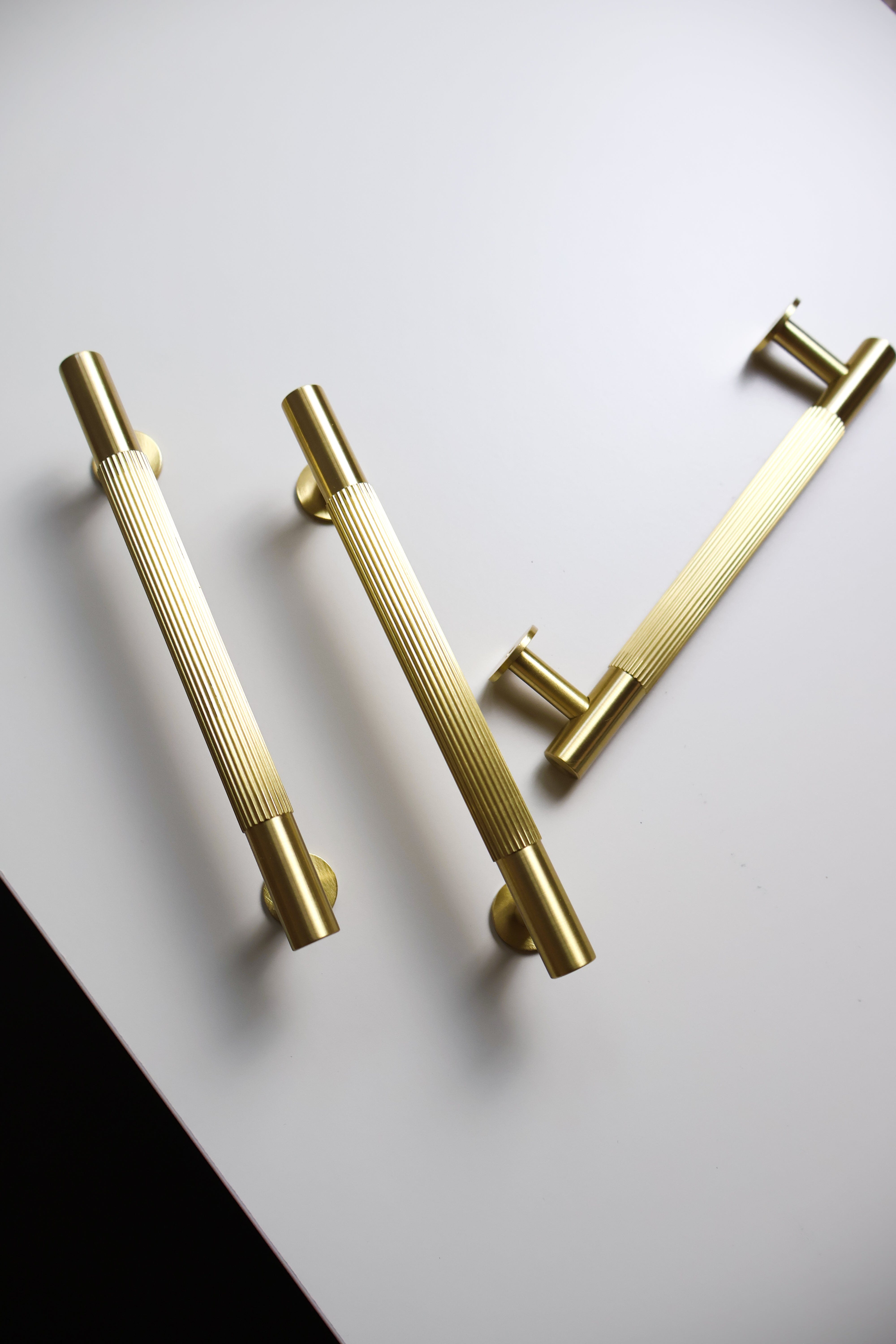 CB Lines | Greb i Børstet Messing med Lak Carlisle Brass FINICC