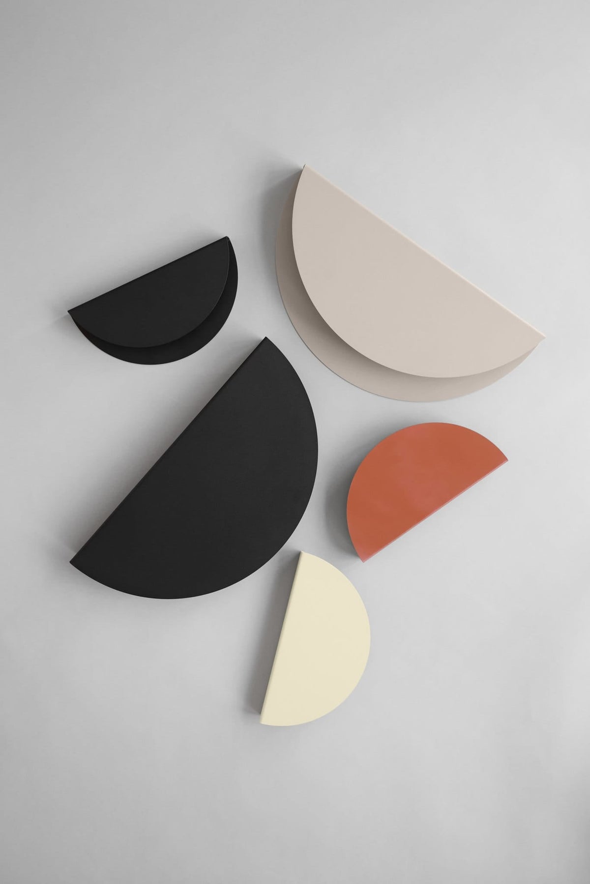 Half Moon Shelf | Hylde i Sand Moebe FINICC