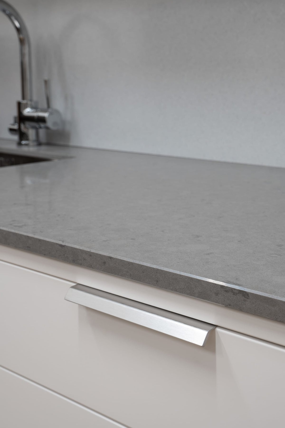 Side | Greb i Rustfri Stål finish Beslag Design FINICC