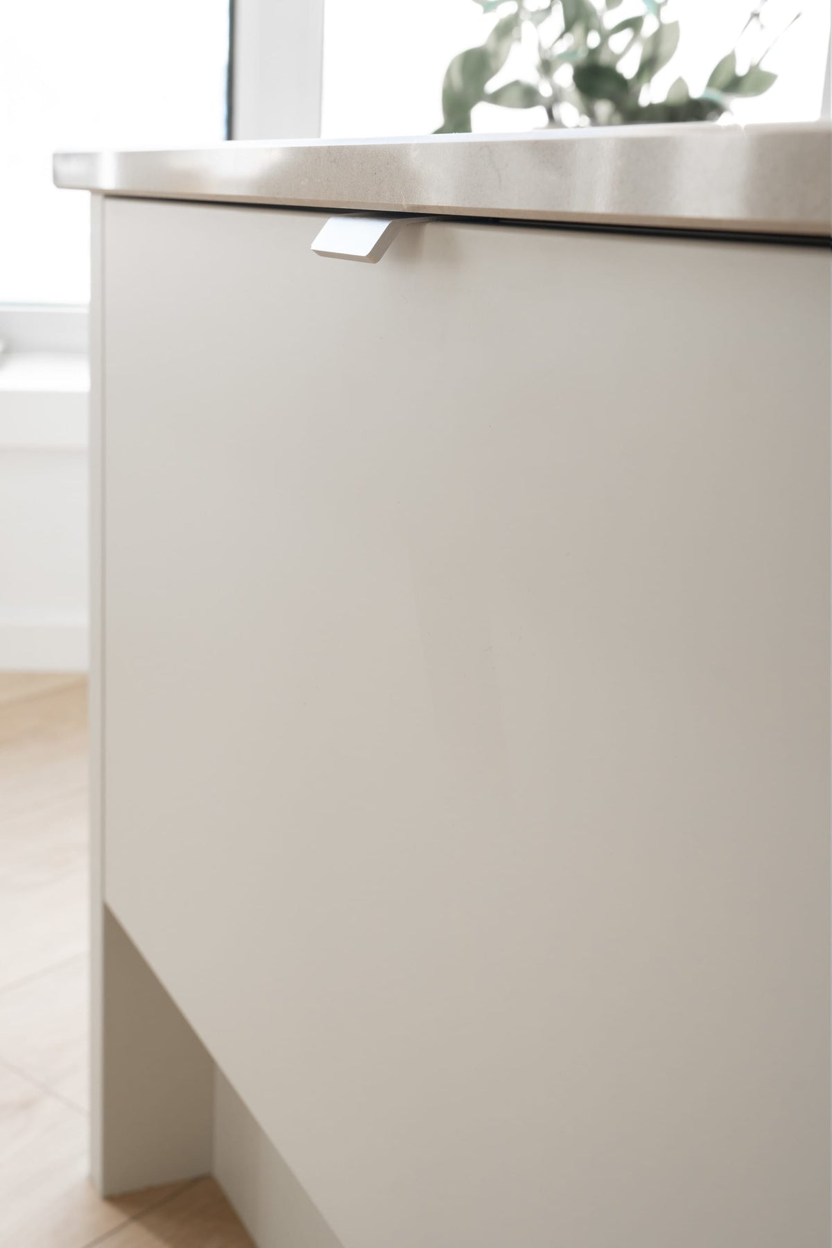 Side | Greb i Rustfri Stål finish Beslag Design FINICC