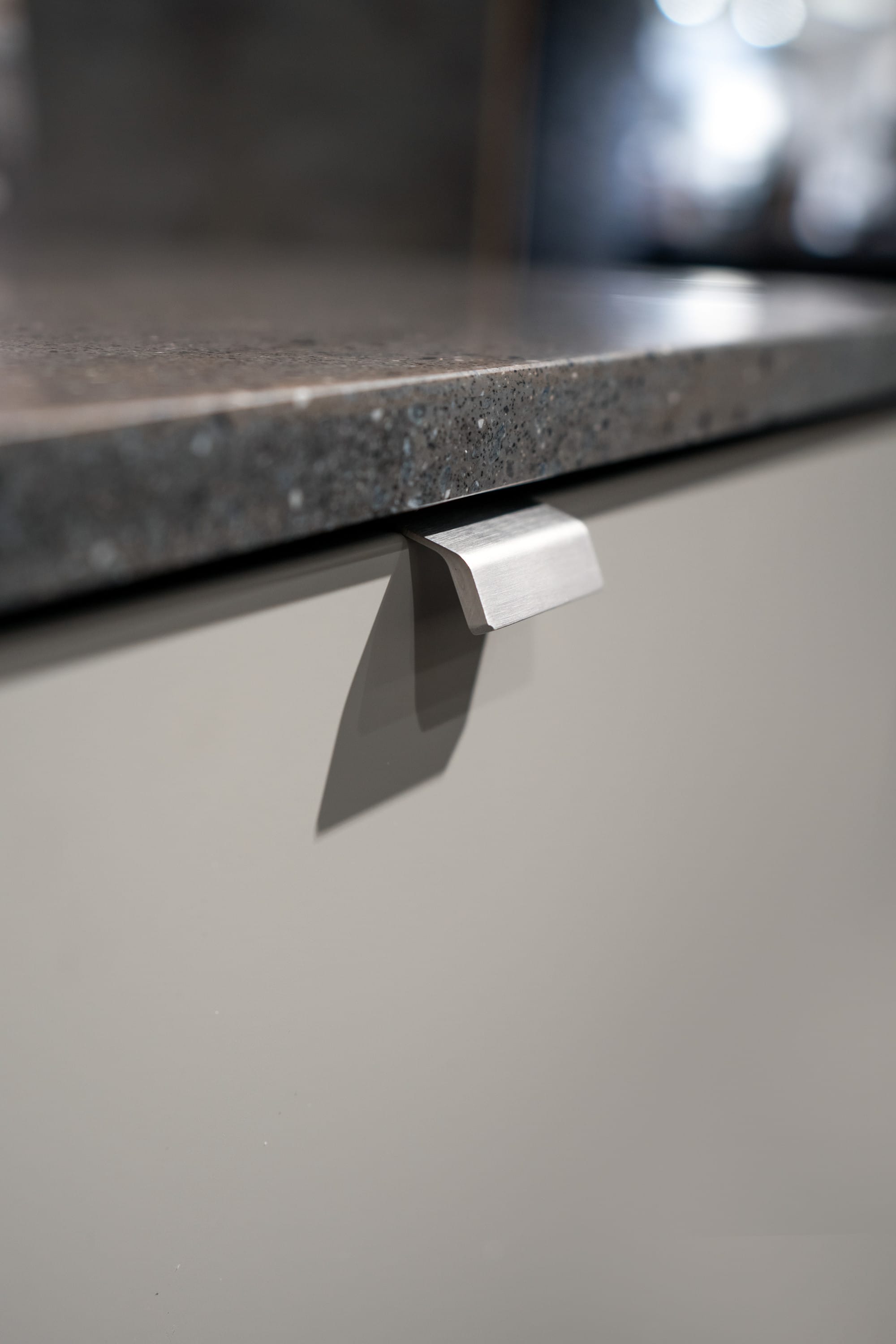 Side | Greb i Rustfri Stål finish Beslag Design FINICC
