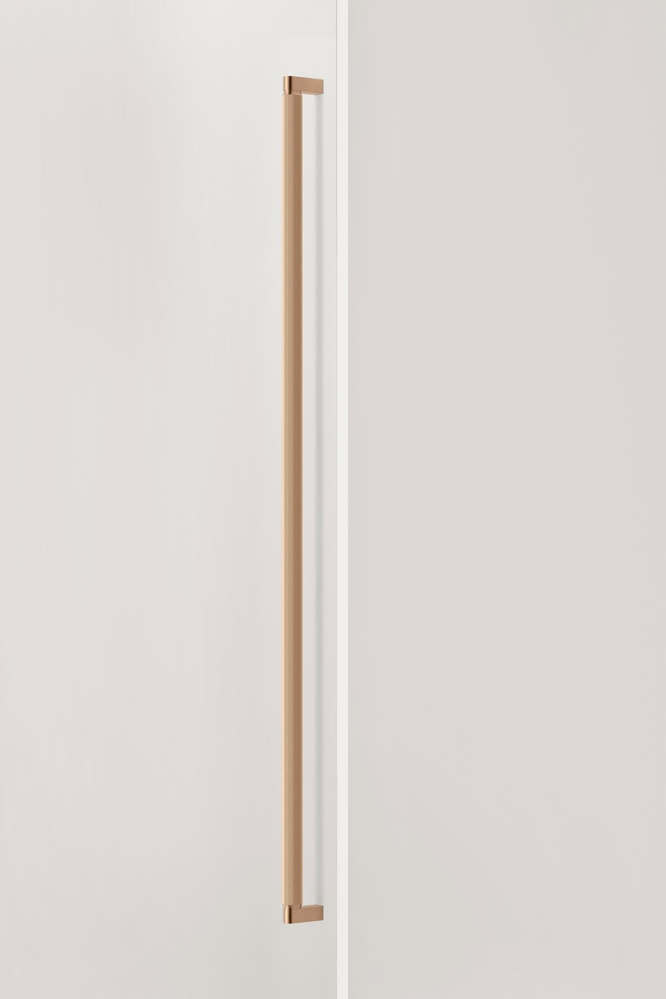 Brooklyn Big | Pull Bar i Cava Messing - En sidet montering Viefe FINICC