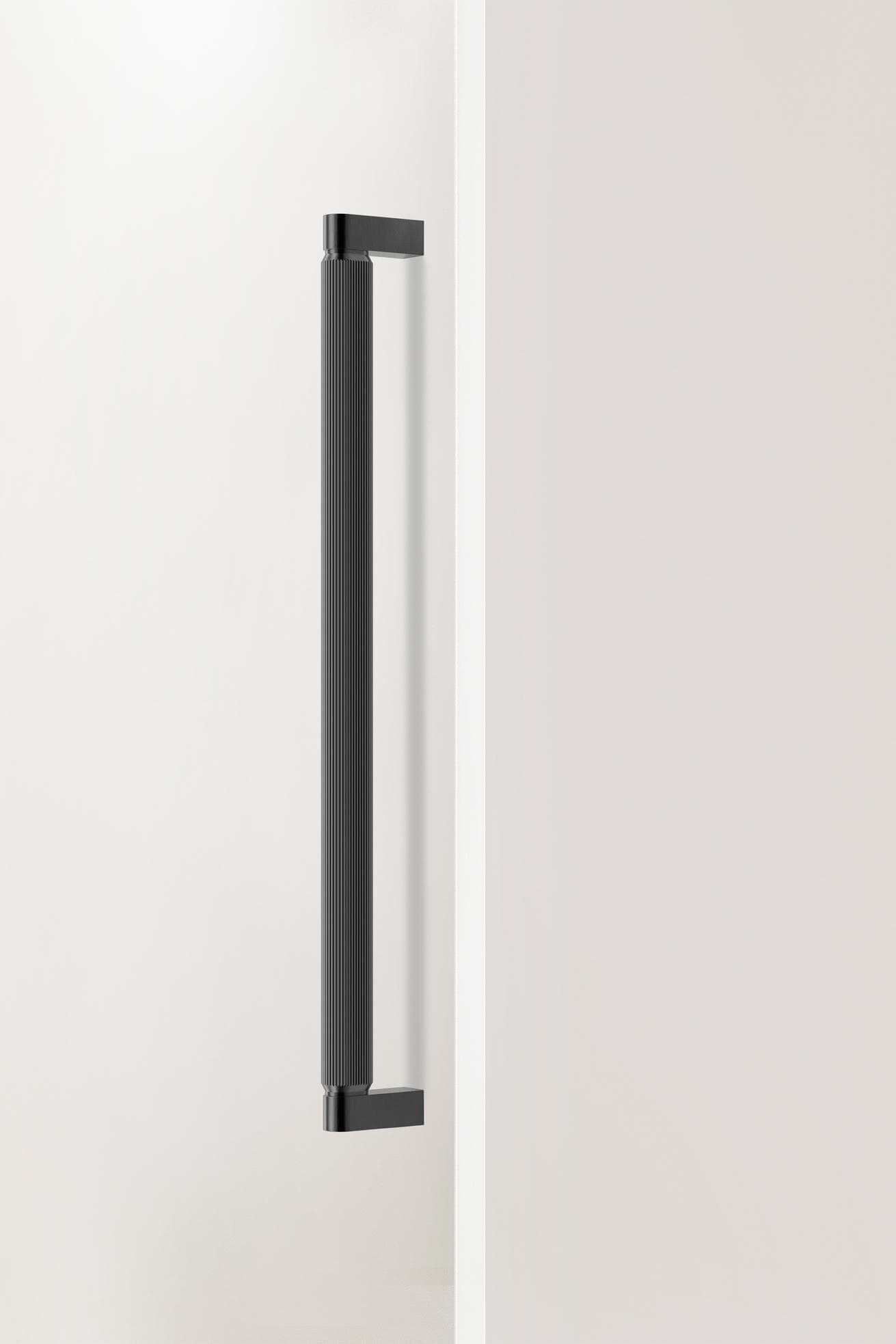 Brooklyn Big | Pull Bar i Børstet Titanium - En sidet montering Viefe FINICC
