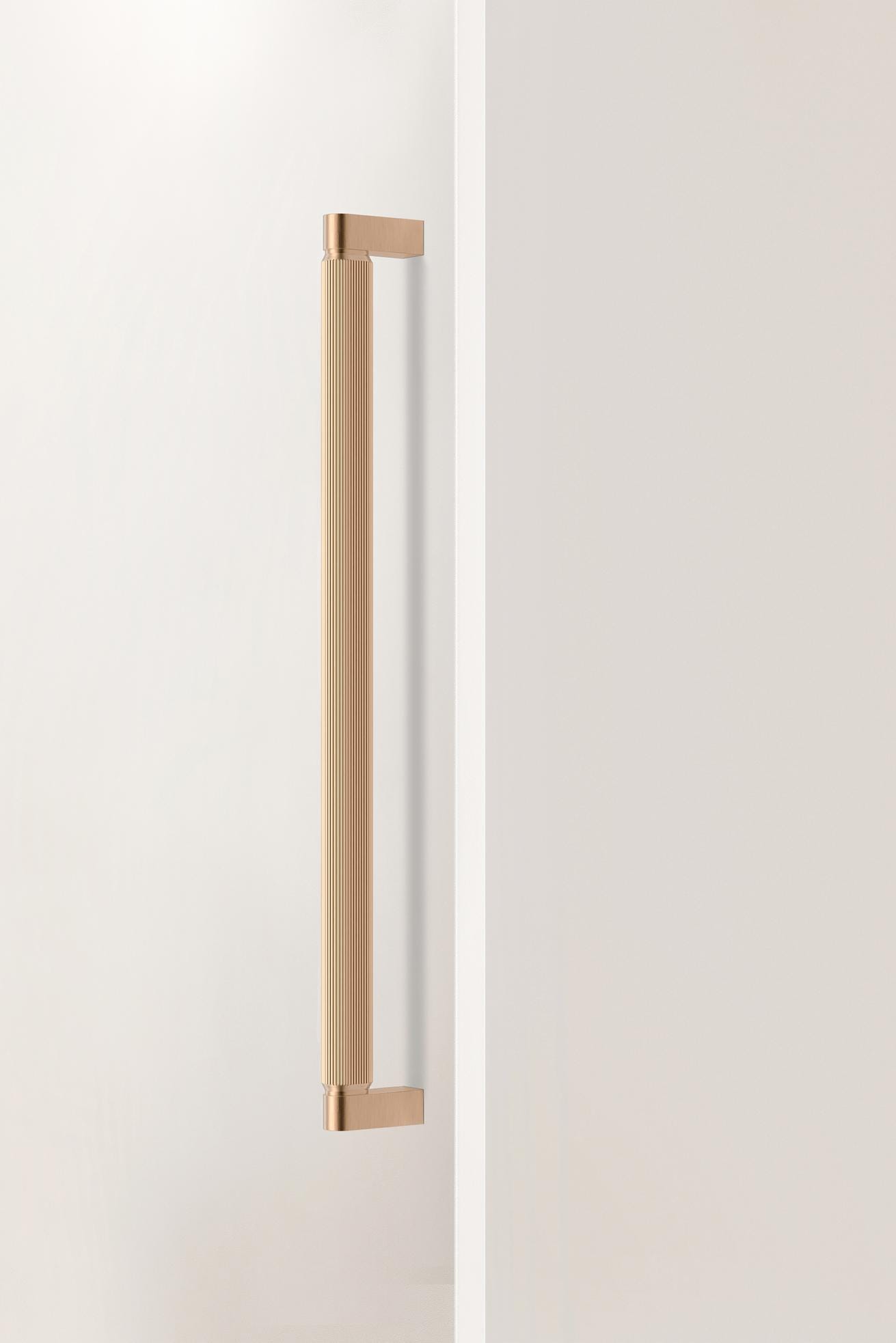 Brooklyn Big | Pull Bar i Cava Messing - En sidet montering Viefe FINICC