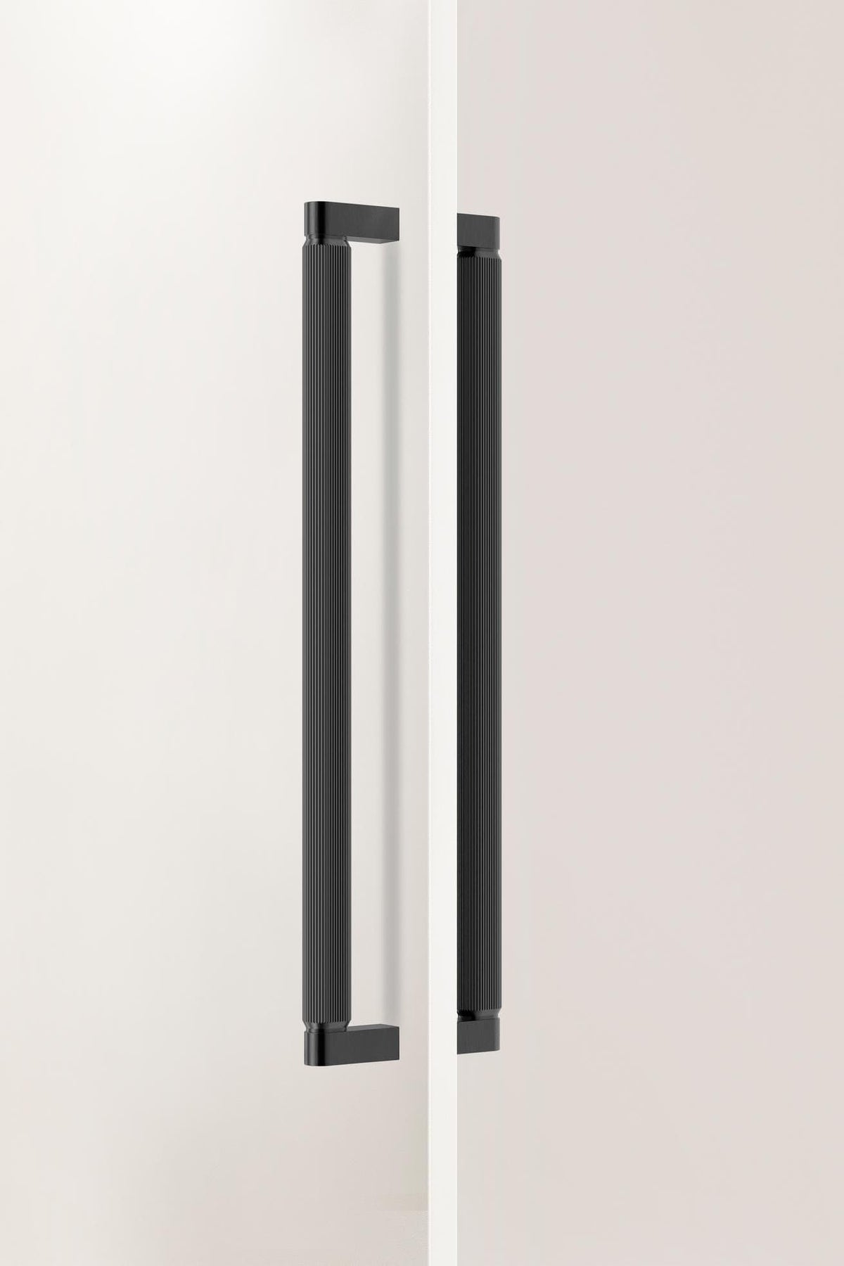 Brooklyn Big | Pull Bar i Børstet Titanium - Dobbeltsidet montering Viefe FINICC
