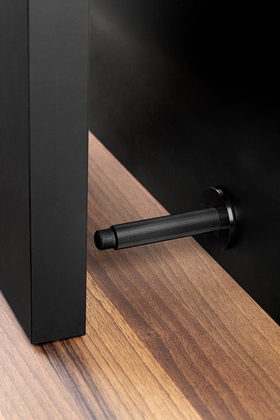 Arpa Wall | Dørstopper i Børstet Sort Ø 50 mm x D 101 mm Viefe VF-8013103L30 FINICC