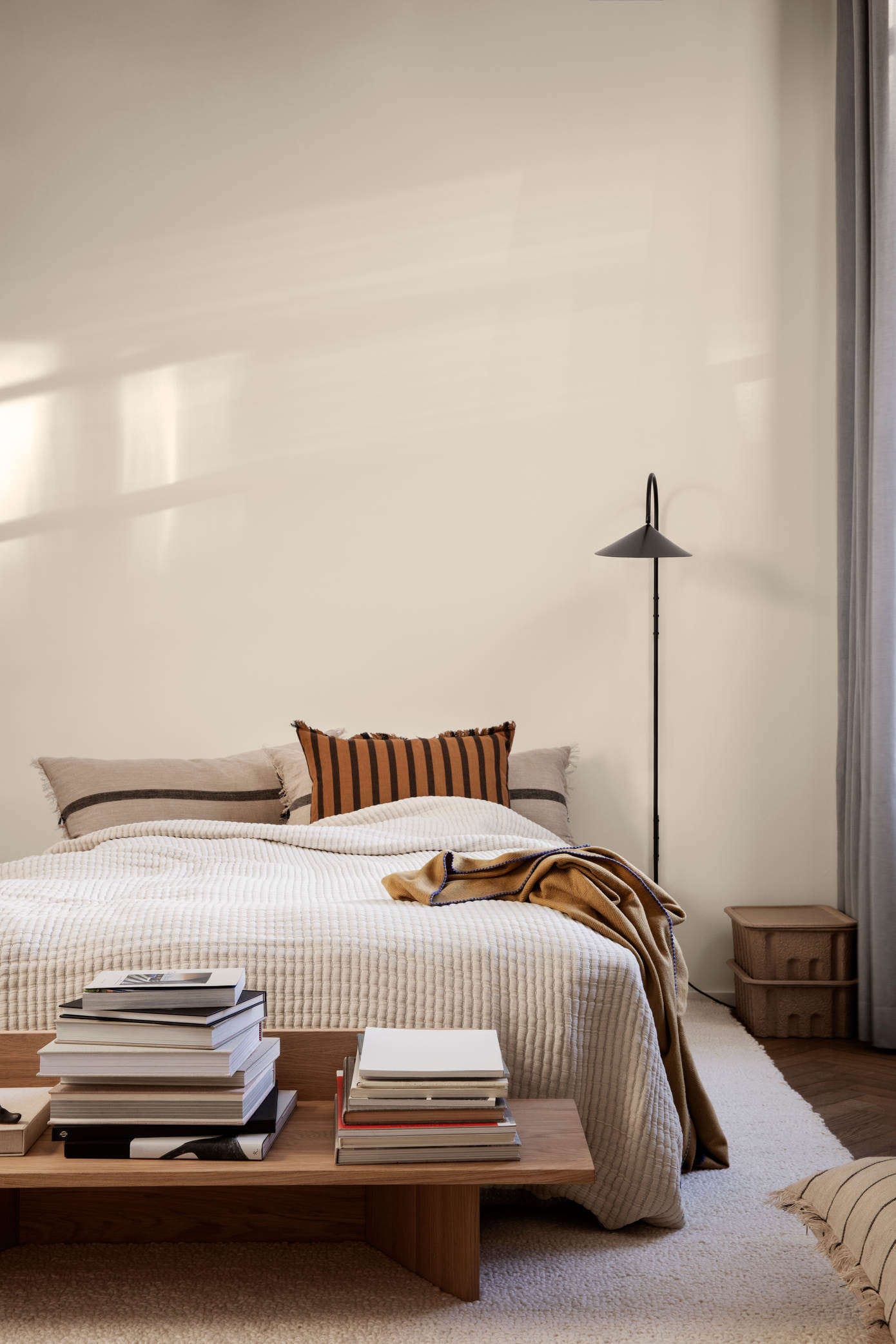 Arum Swivel Wall Lamp Tall - Black ferm LIVING FL-1104266355 FINICC