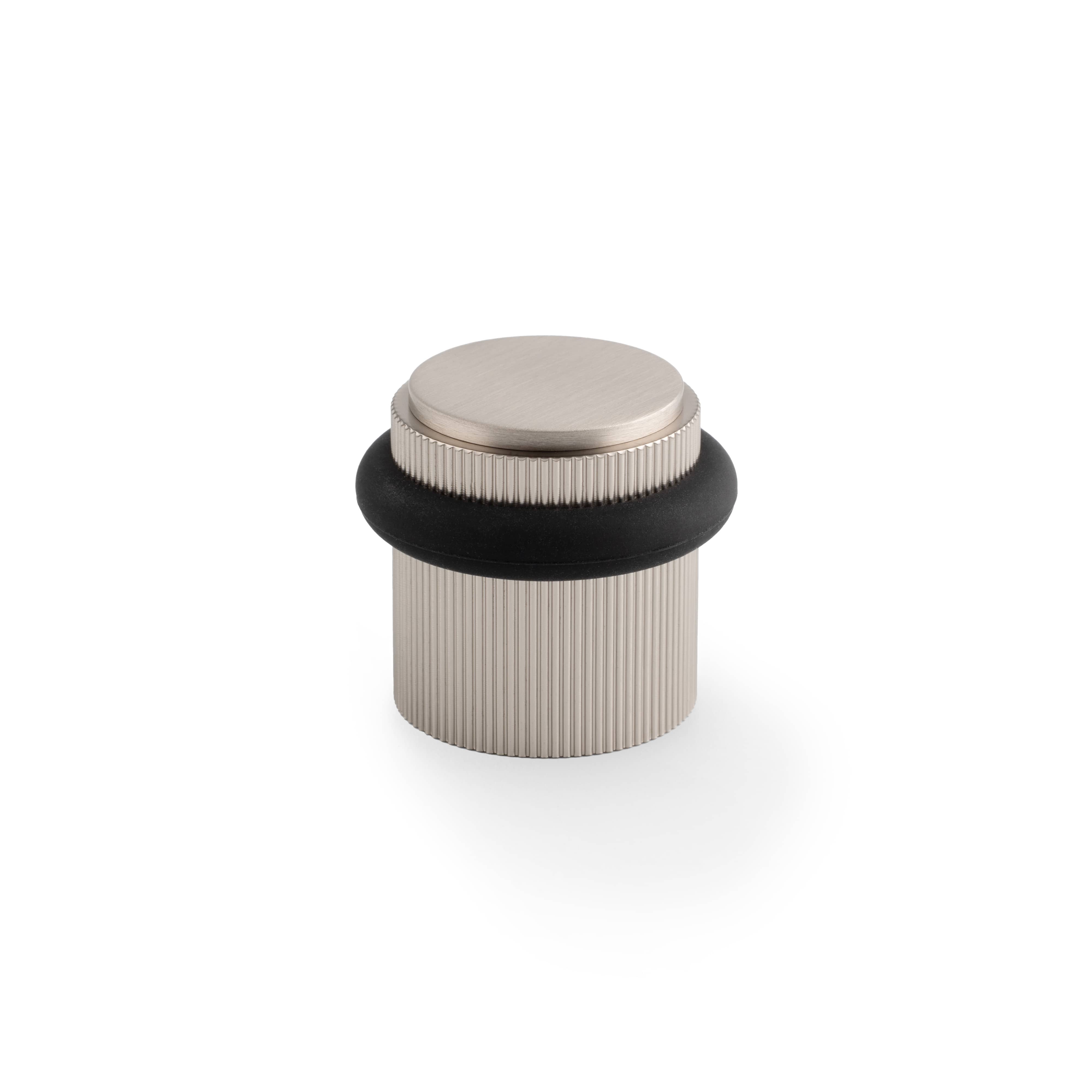 Brunel Floor Reeded | Dørstopper i Rustfrit Stål Ø 35 mm x H 38,5 mm Alexander & Wilks AW639RSN FINICC