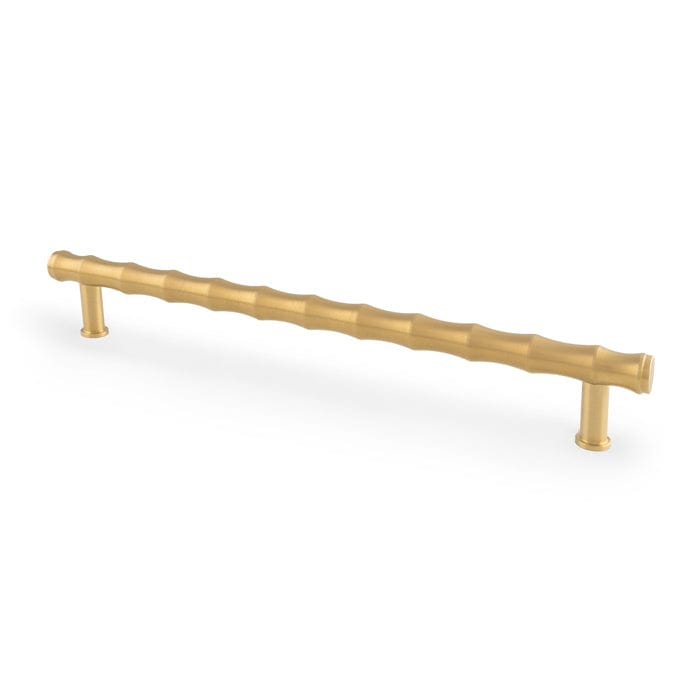 Bamboo | Greb i Børstet Messing med Lak L 262 mm (C/C 224 mm) Alexander & Wilks AW809B-224-SBPVD FINICC