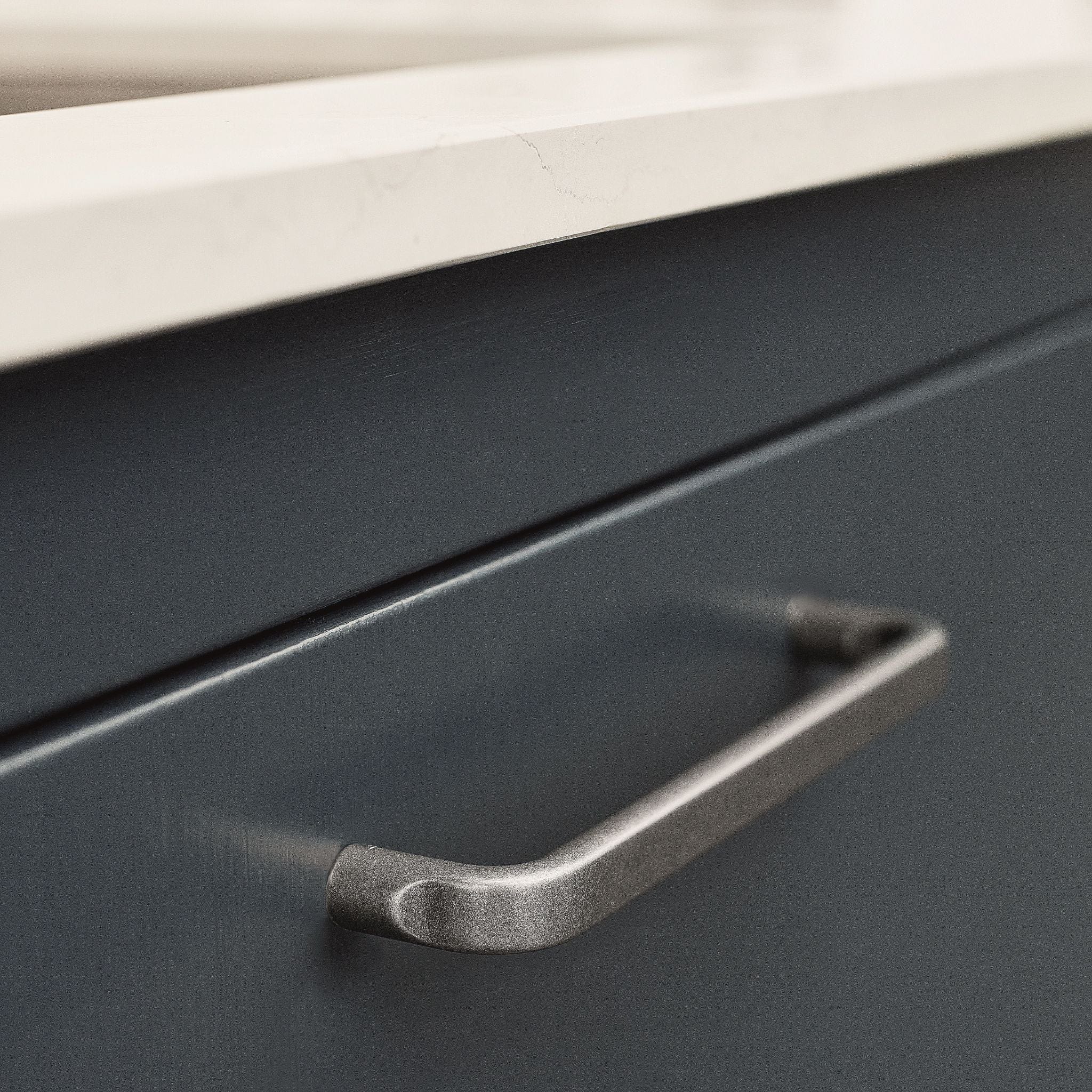 Base | Greb i Antik Grå Furnipart FINICC