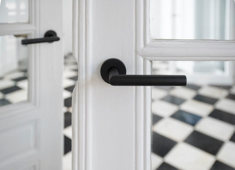 Basics LB2 | Dørhåndtag i Børstet Sort FORMANI FM-30SE12D142NMXX0 FINICC