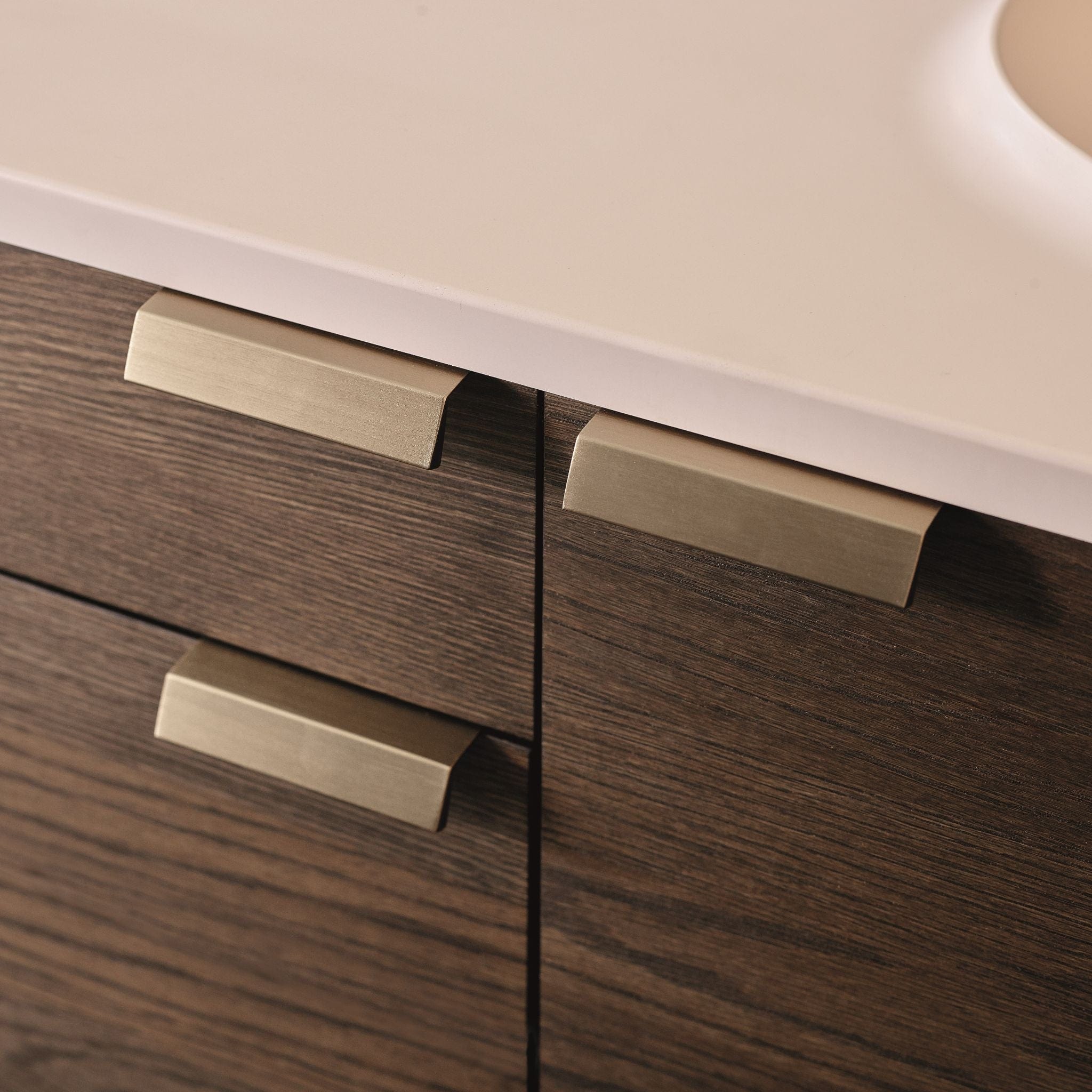 Bench | Greb i Børstet Messing Furnipart FINICC