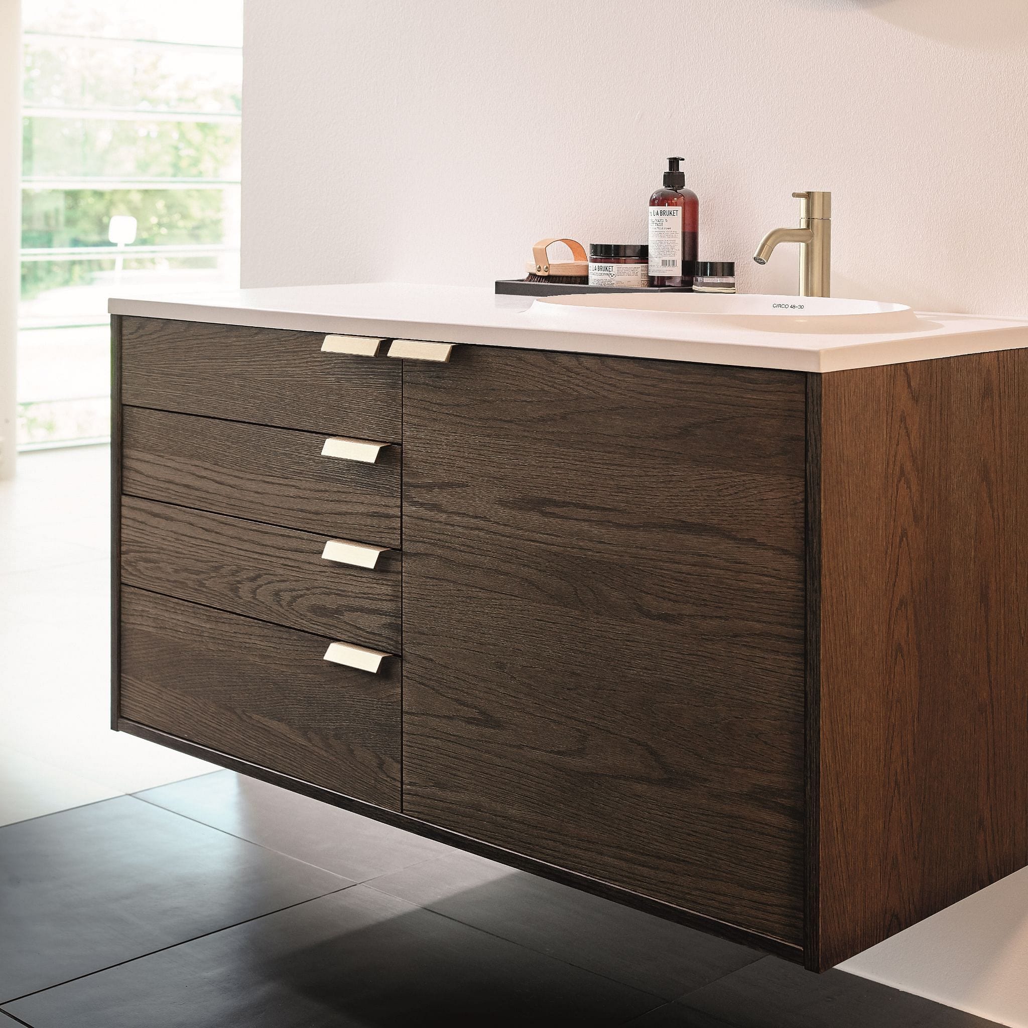 Bench | Greb i Børstet Messing Furnipart FINICC