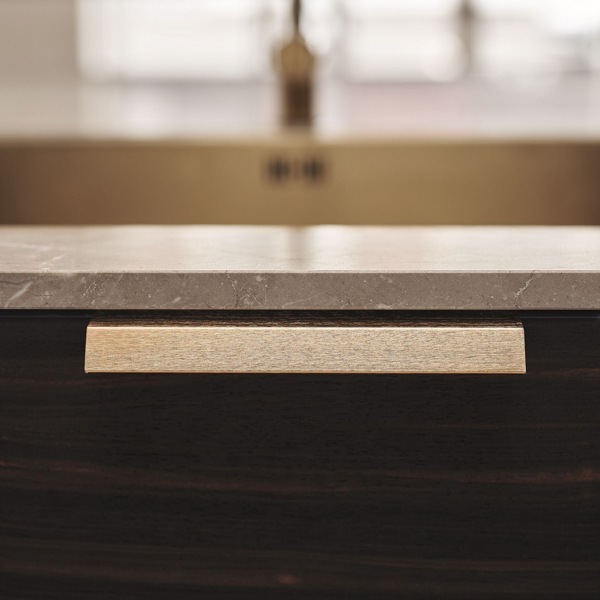 Bench | Handtag i Borstad Mässing Finish
