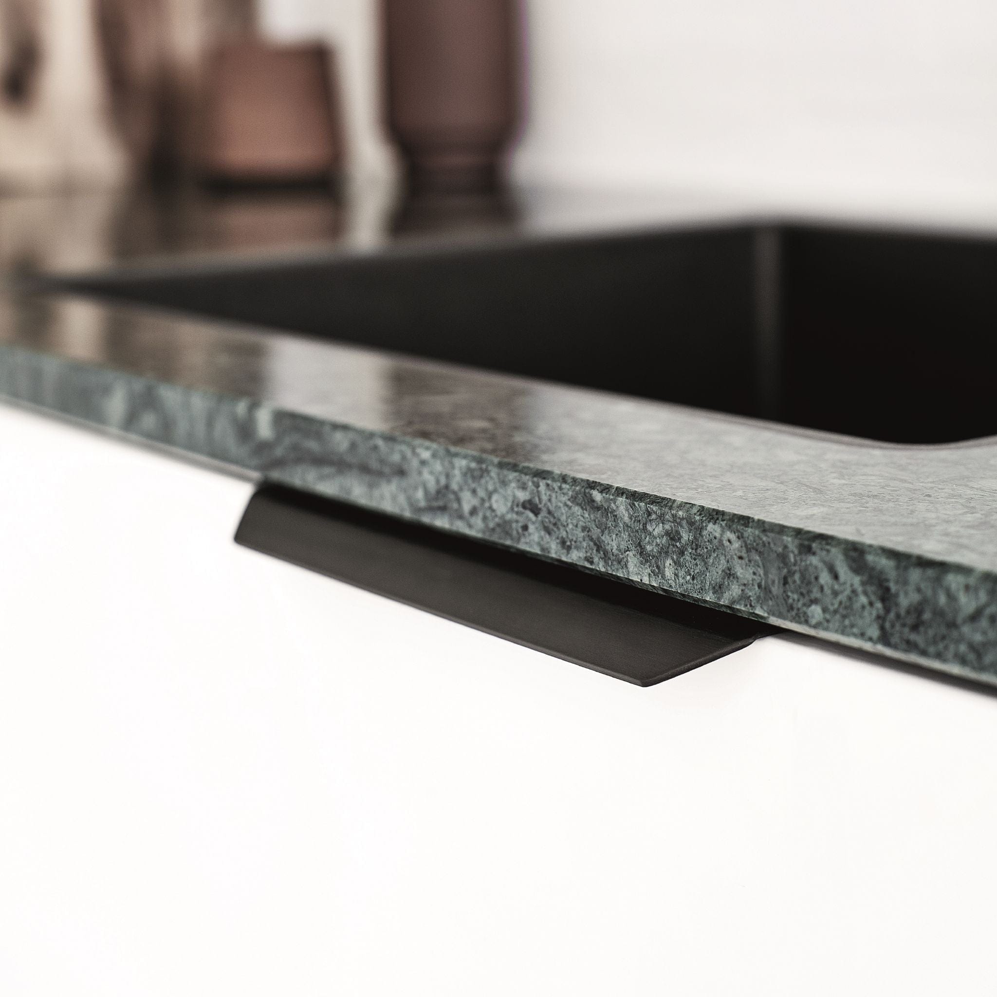 Blaze 2 | Greb i Børstet Mat Sort Furnipart FINICC