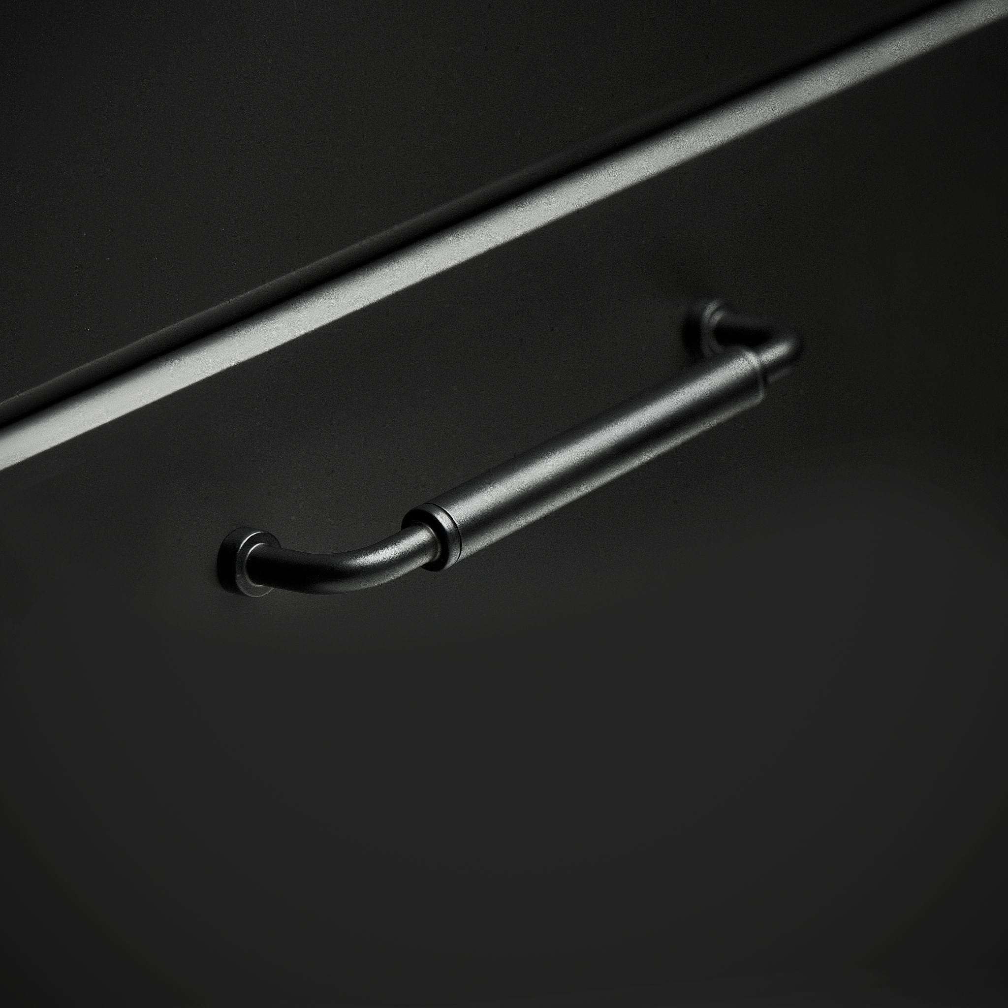 Brohult | Greb i Mat Sort L 141 mm (C/C 128 mm) Beslag Design 397049-11 FINICC