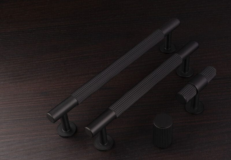 CB Cross | Greb i Mat Sort Carlisle Brass FINICC