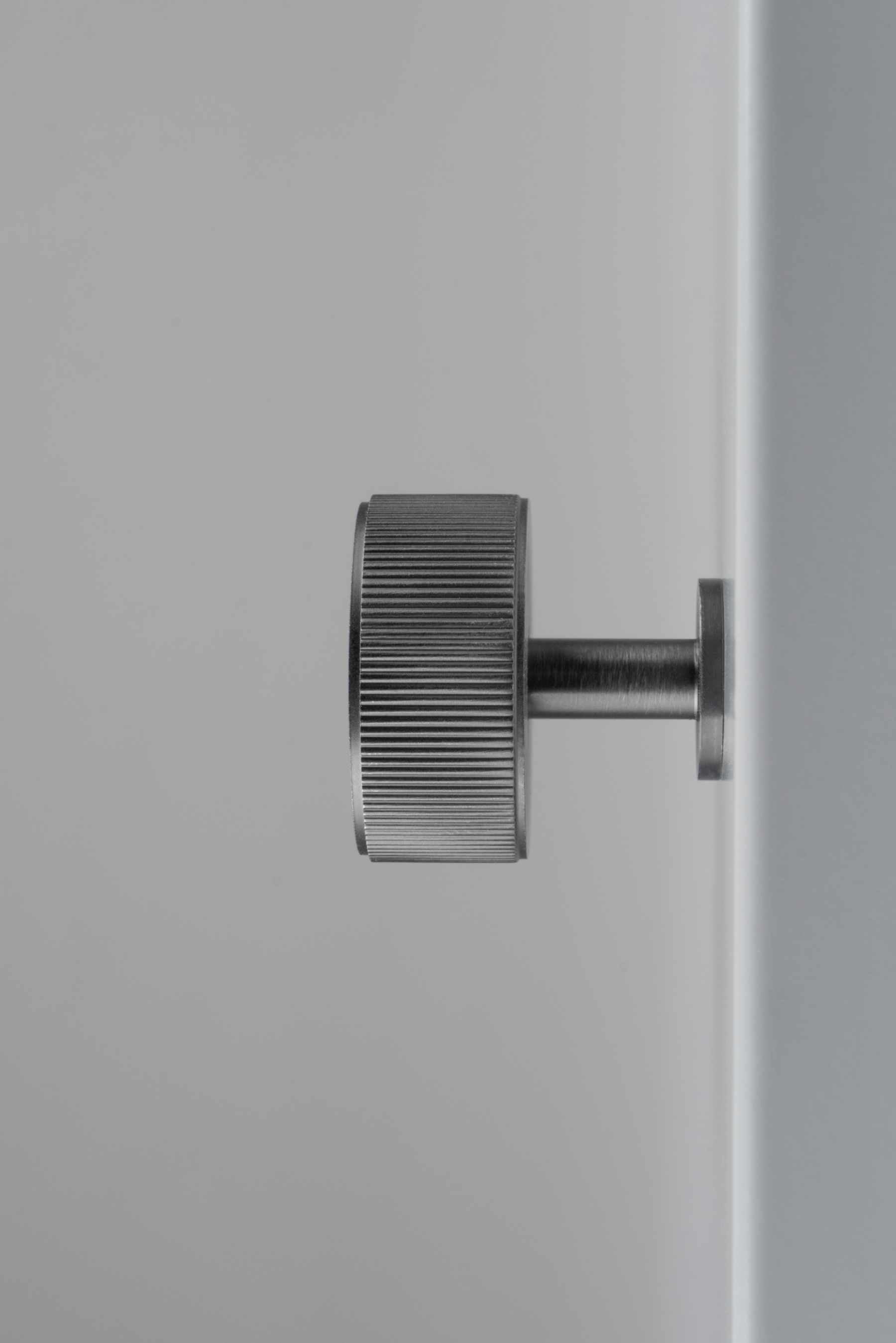 CB Lines Radio | Knop i Antrasit Grå Ø 35 mm x D 34 mm Carlisle Brass FTD713ANT FINICC