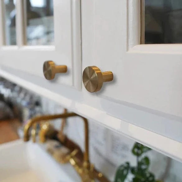 Contemporary | Knop i Børstet Messing uden Lak I-REFINE FINICC