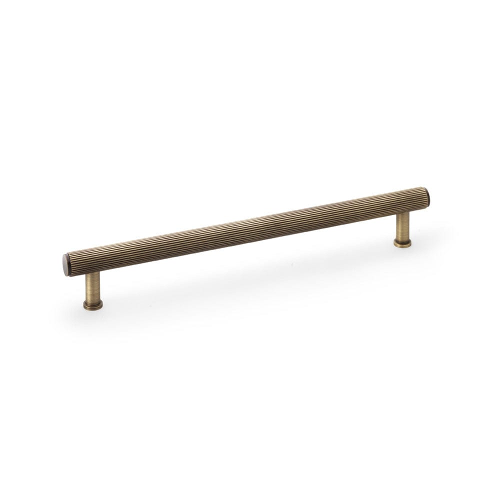 Crispin Reeded | Handtag i Antik Mässing - med lack