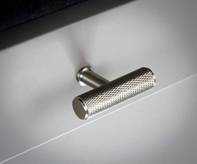 Crispin T-Bar Knurled | Greb/Knop i Rustfrit Stål Finish L 55 mm x D 38 mm Alexander & Wilks AW801-55-SN FINICC
