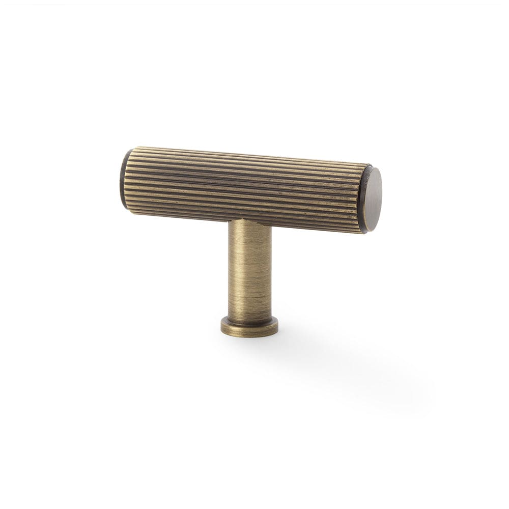 Crispin T-Bar Reeded | Handtag/Knopp i Antik Mässing - med lack