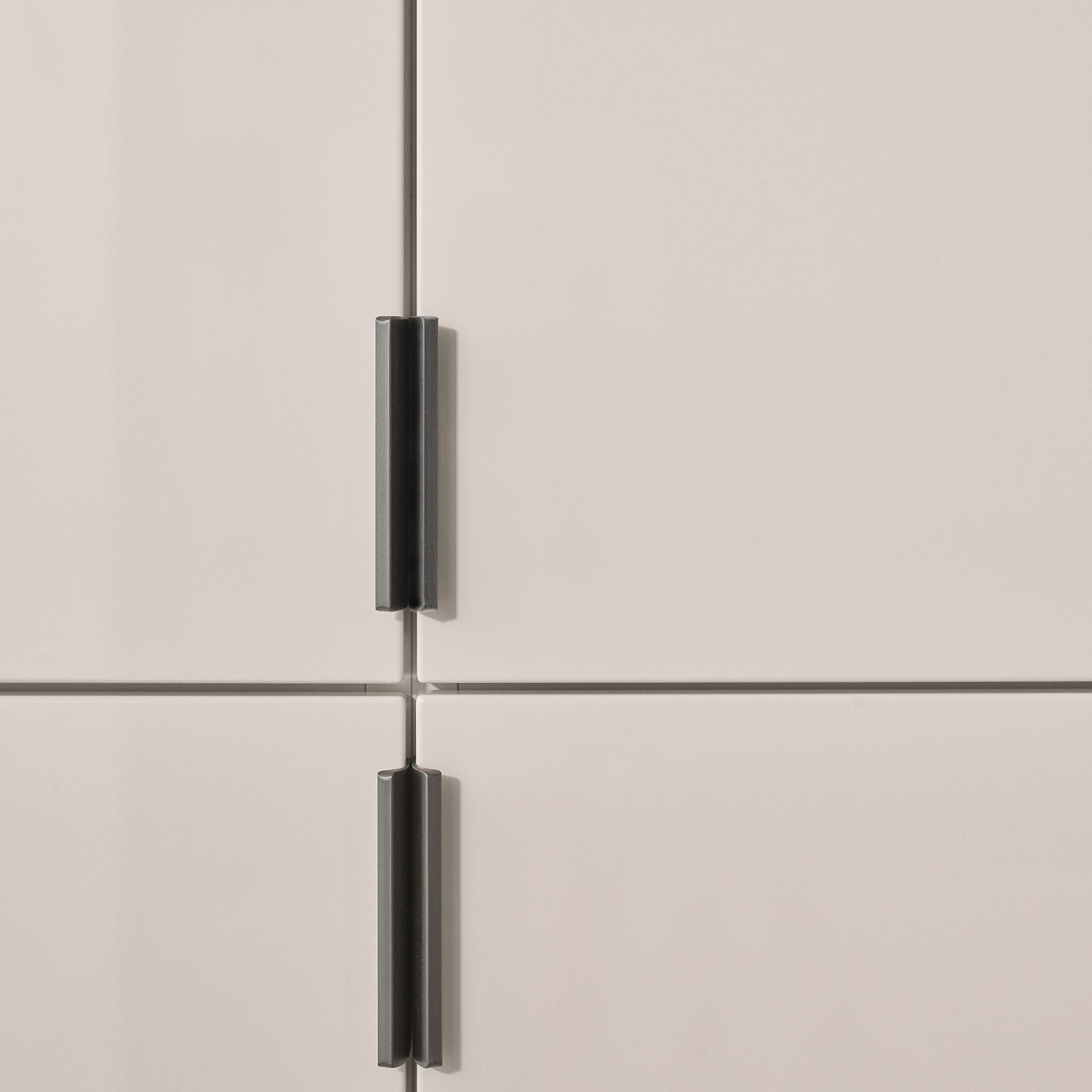 Edge Straight | Handtag i Borstad Antracit