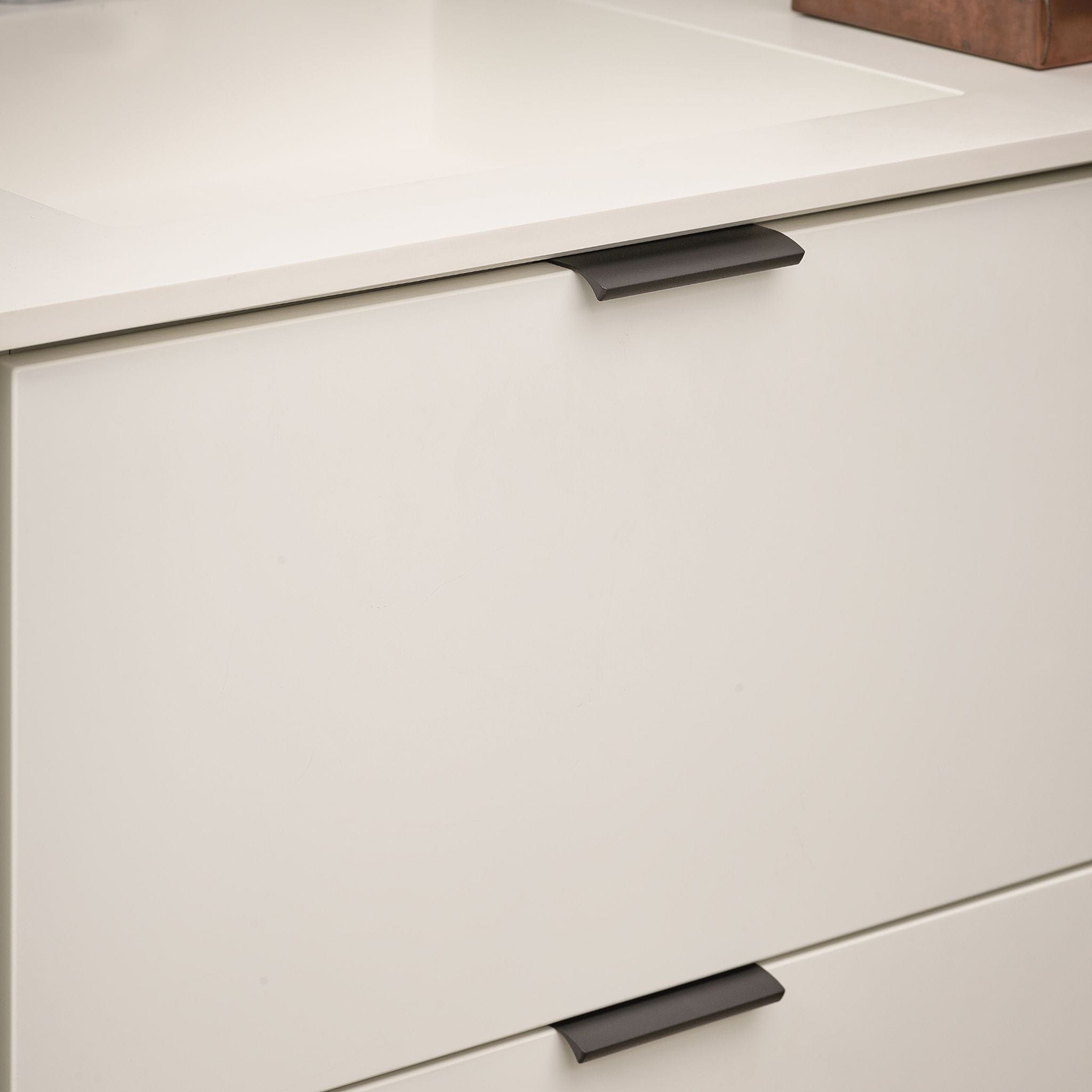 Edge Straight | Greb i Børstet Mat Sort Furnipart FINICC