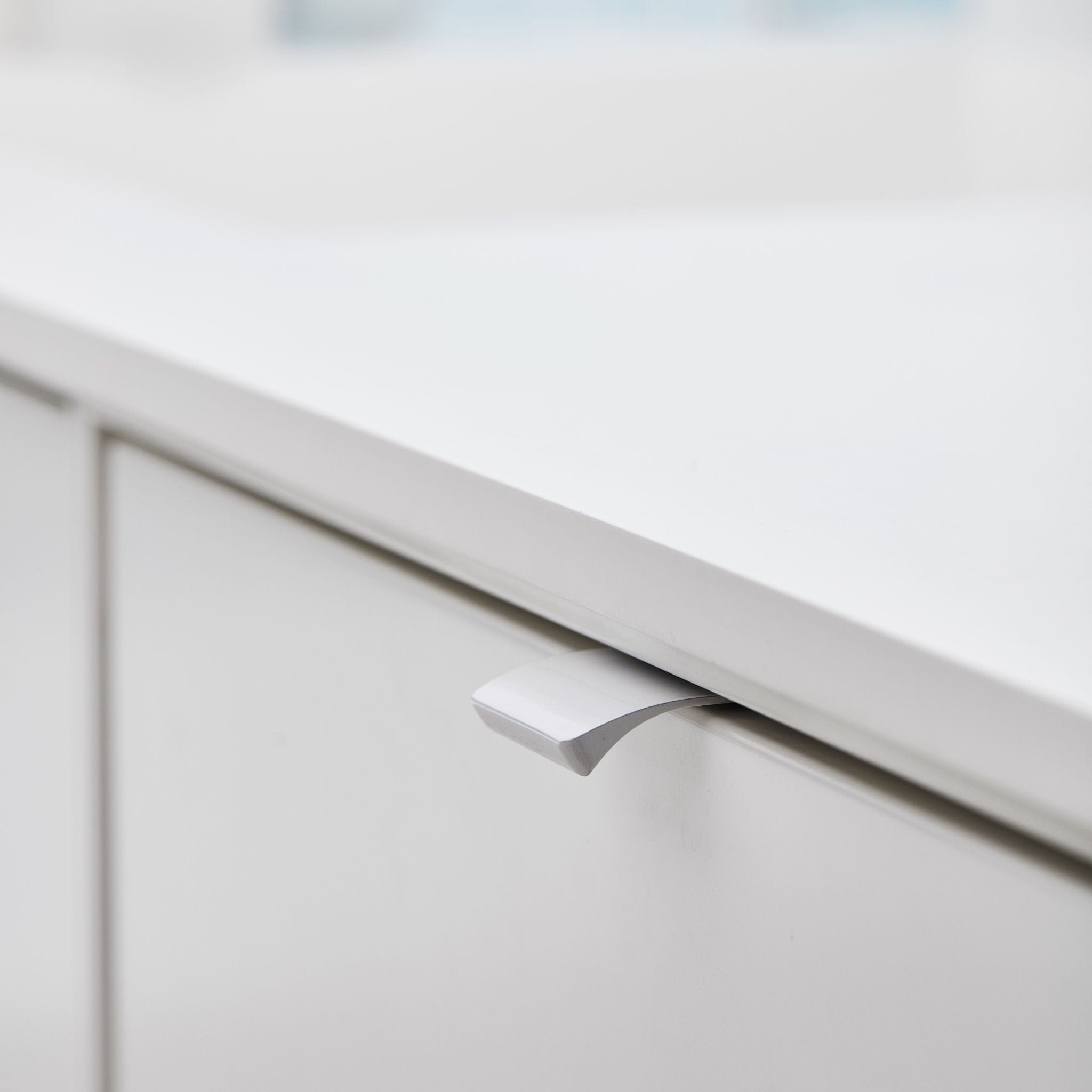 Edge Straight | Greb i Blank Hvid (RAL 9010) Furnipart FINICC