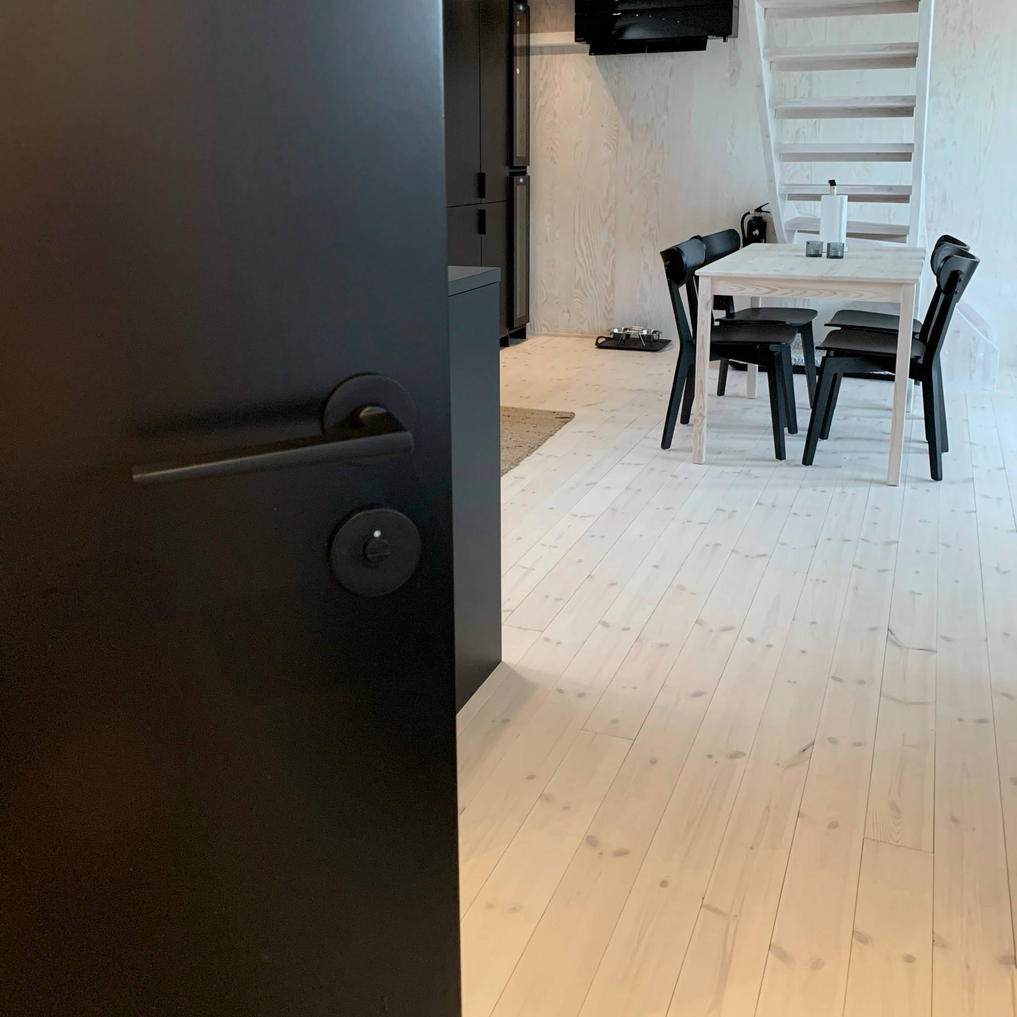 Edmonton | Dørhåndtag i Mat Sort inkl nøgleskilte L 125 mm (C/C 30 mm) Habo HB-19065 FINICC