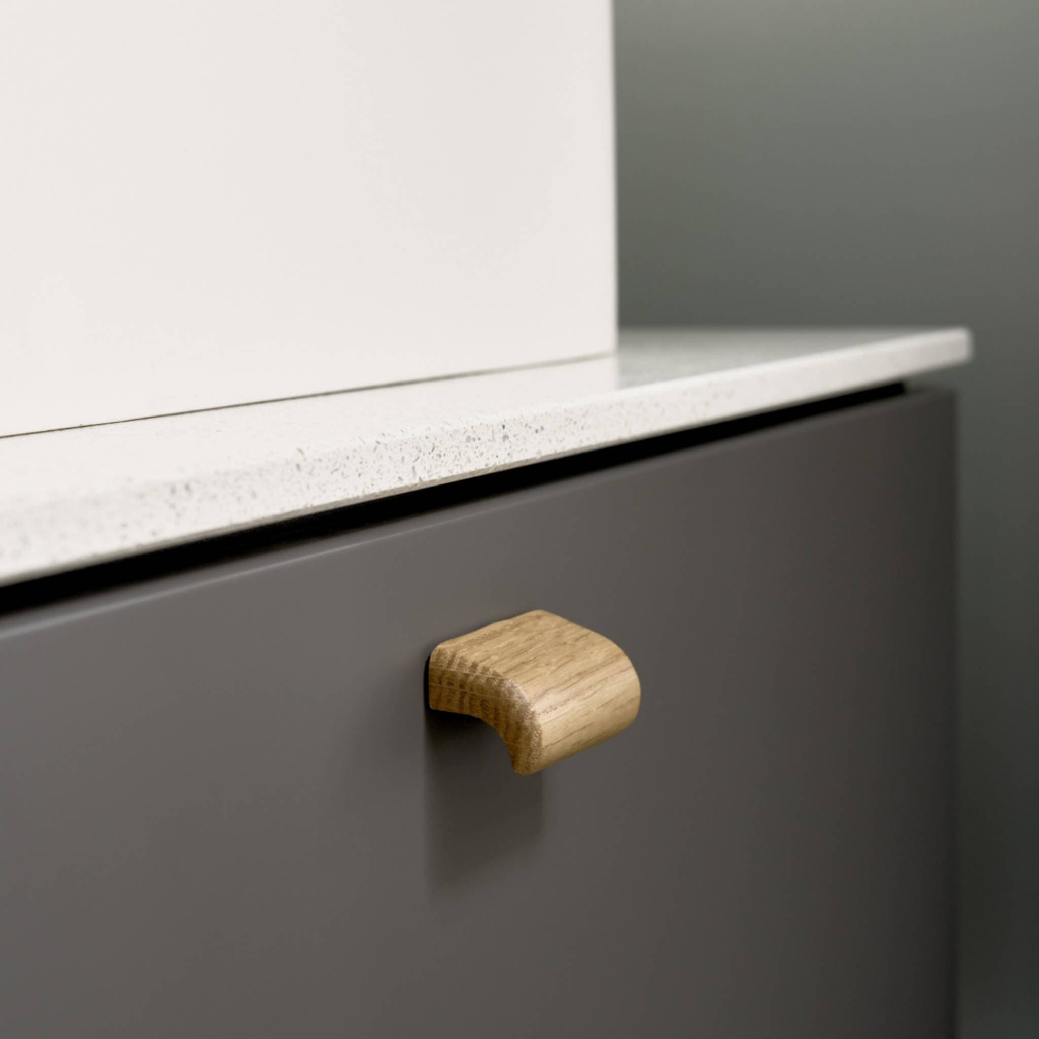 Glove | Greb i Lakeret Eg Furnipart FINICC