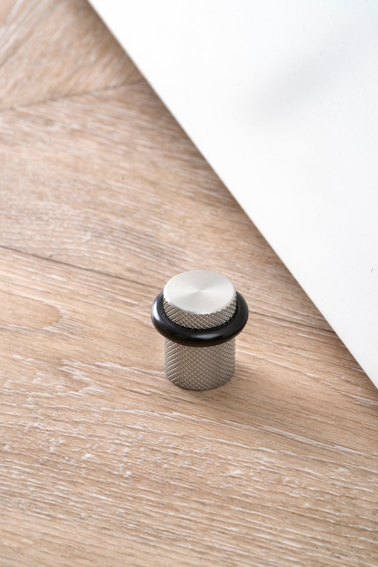 Graf Floor | Dørstopper i Rustfrit Stål Finish Ø 27 mm x H 28 mm Viefe VF-8009027L24 FINICC