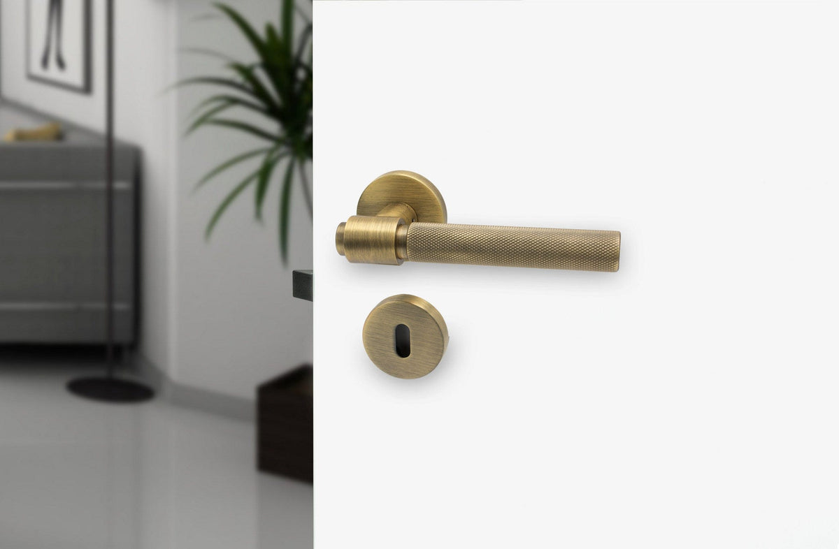 Helix Cross | Dørhåndtag i Antik Bronze L 150 mm (C/C 30 mm) Beslag Design 751010-41 FINICC