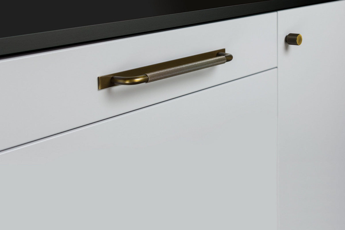 Helix Cross | Greb i Antik Bronze  - med bagplade Beslag Design FINICC