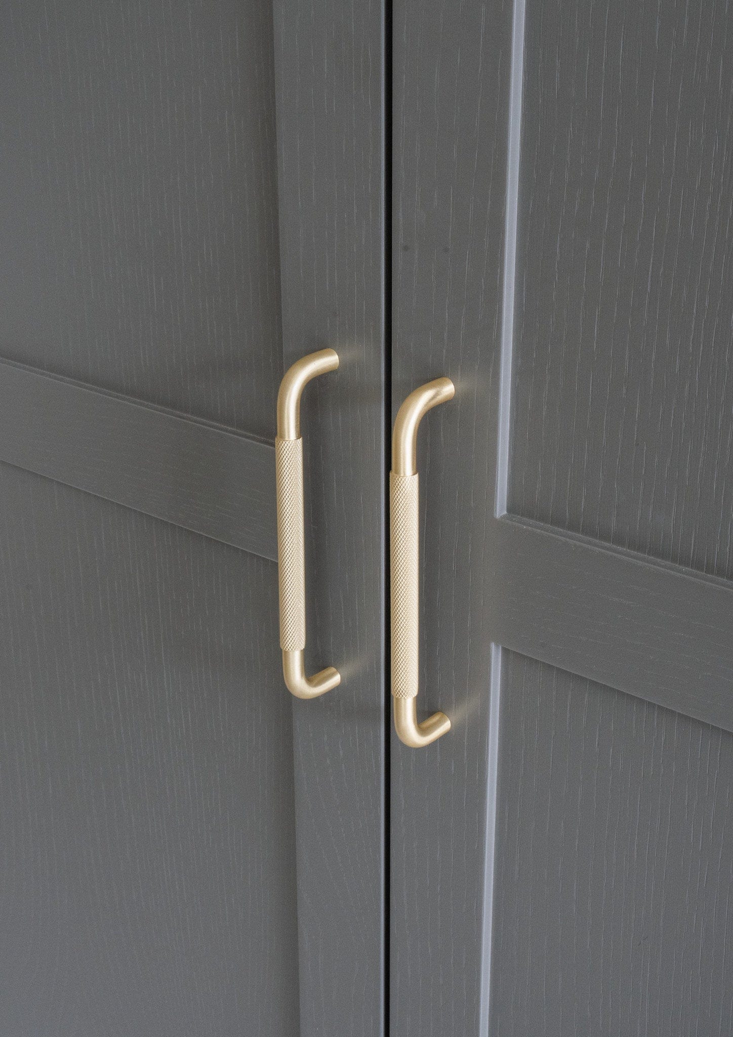 Helix Cross | Greb i Børstet Messing Beslag Design FINICC