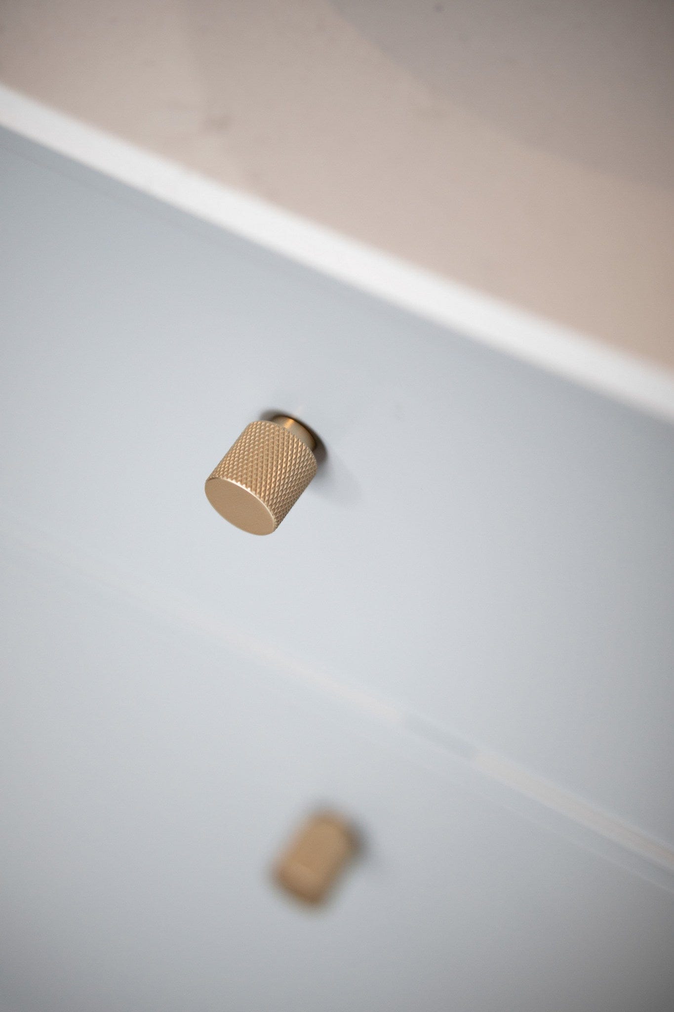 Helix Cross | Knop i Børstet Messing Beslag Design FINICC